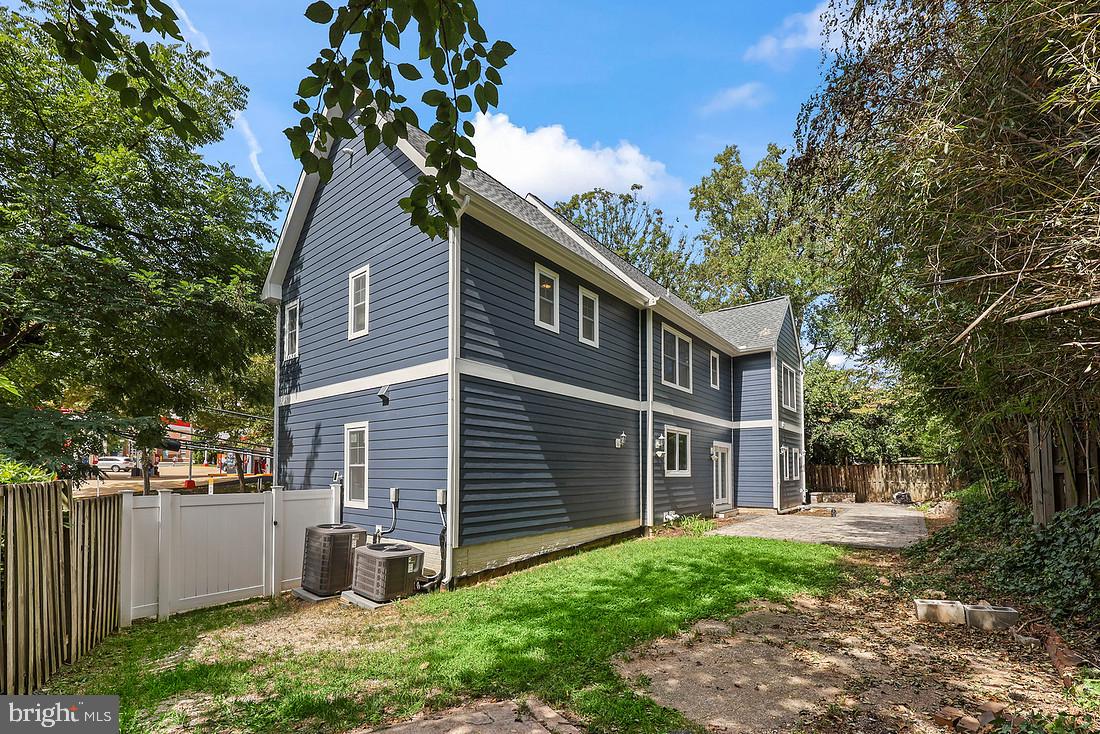 2115 Military Rd, Arlington, VA 22207 photo