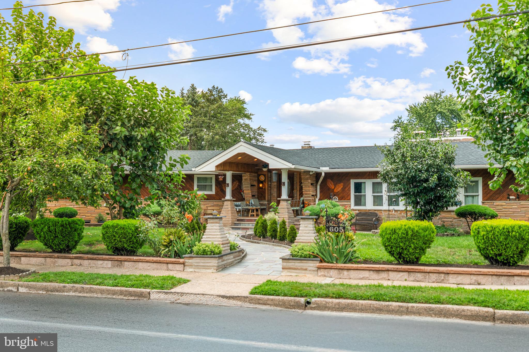 605 8th St, Riverside, NJ 08075