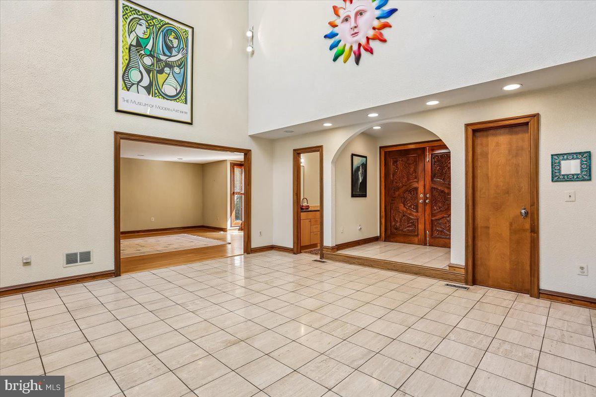 11112 Tara Rd, Potomac, MD 20854 photo