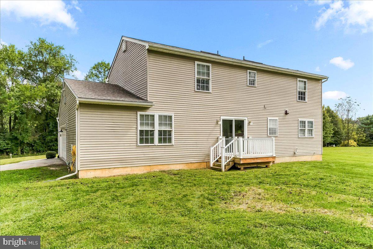 359 Woodcrest Rd, West Grove, PA 19390 photo