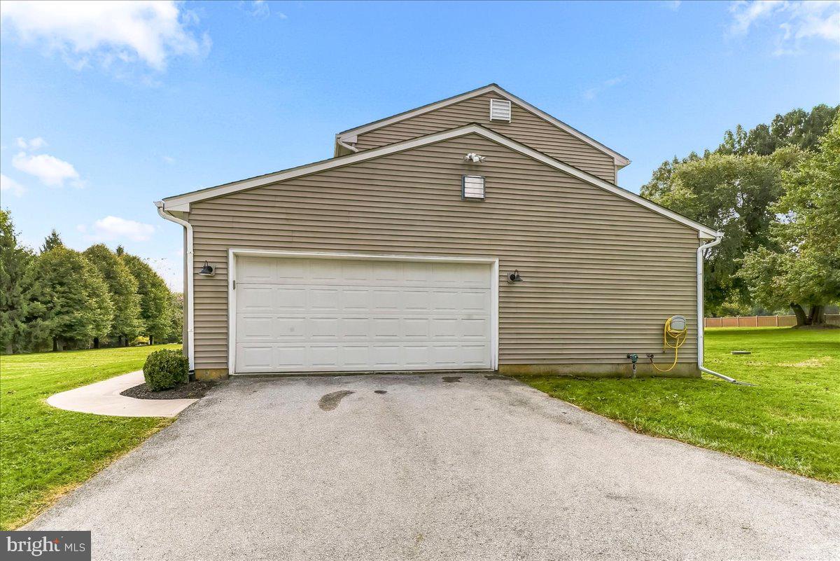 359 Woodcrest Rd, West Grove, PA 19390 photo