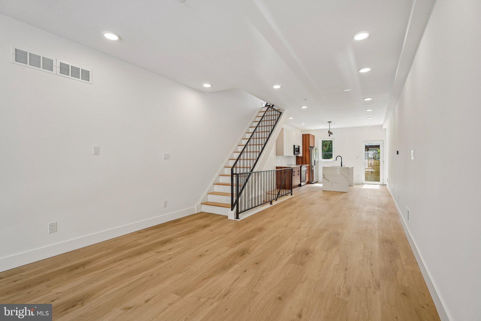 28 E Pleasant St, Philadelphia, PA 19119 photo