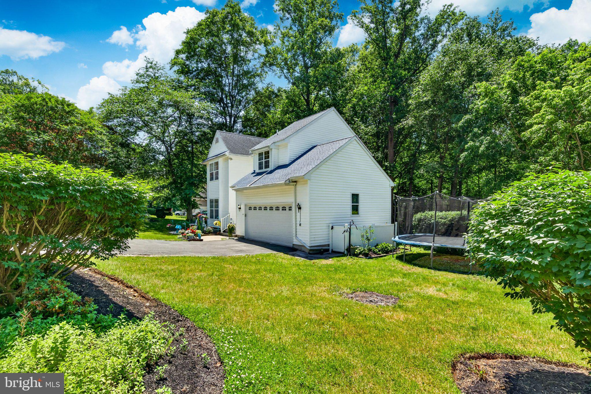 102 Valley View Dr, Coatesville, PA 19320 photo