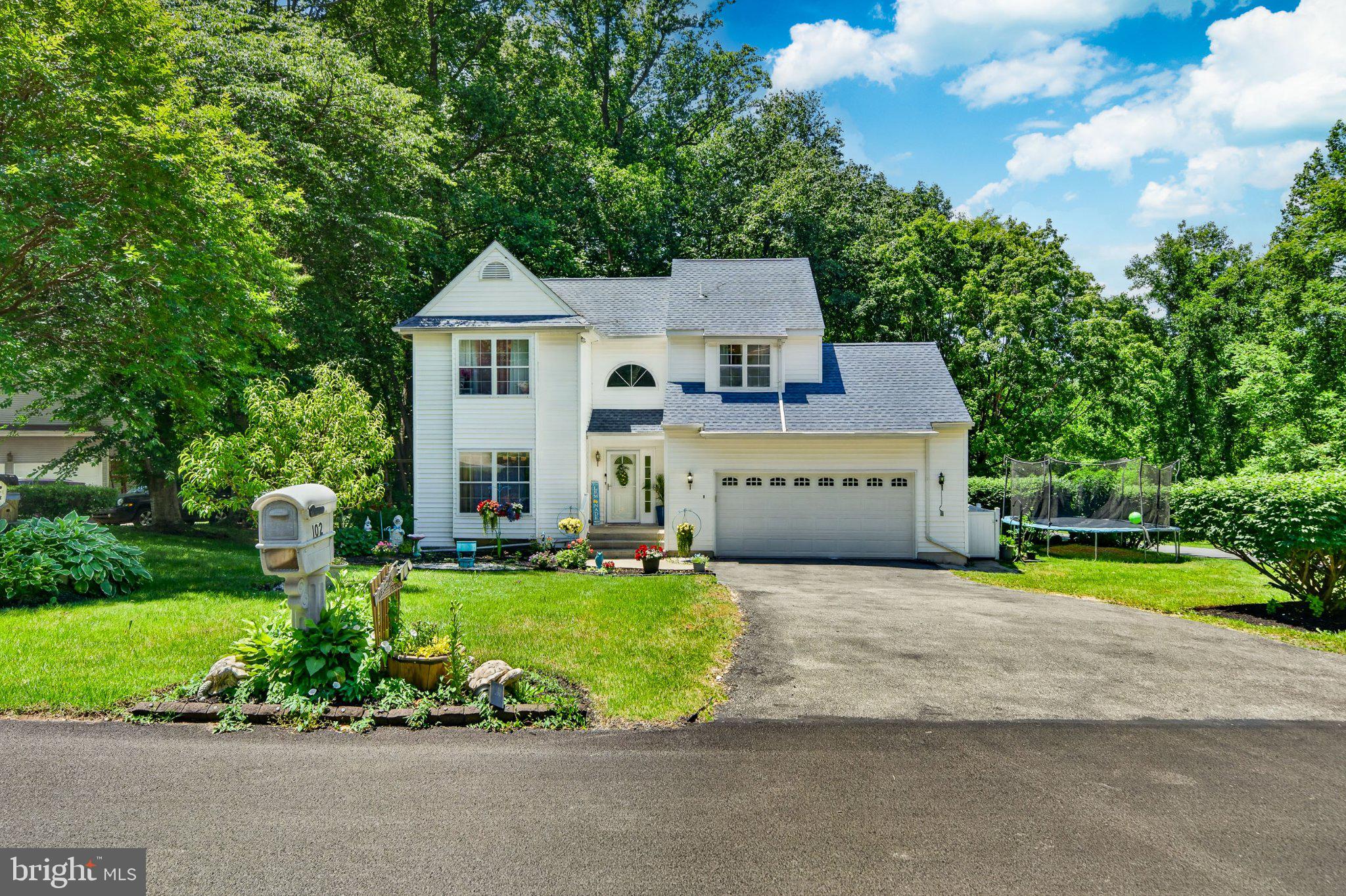 102 Valley View Dr, Coatesville, PA 19320