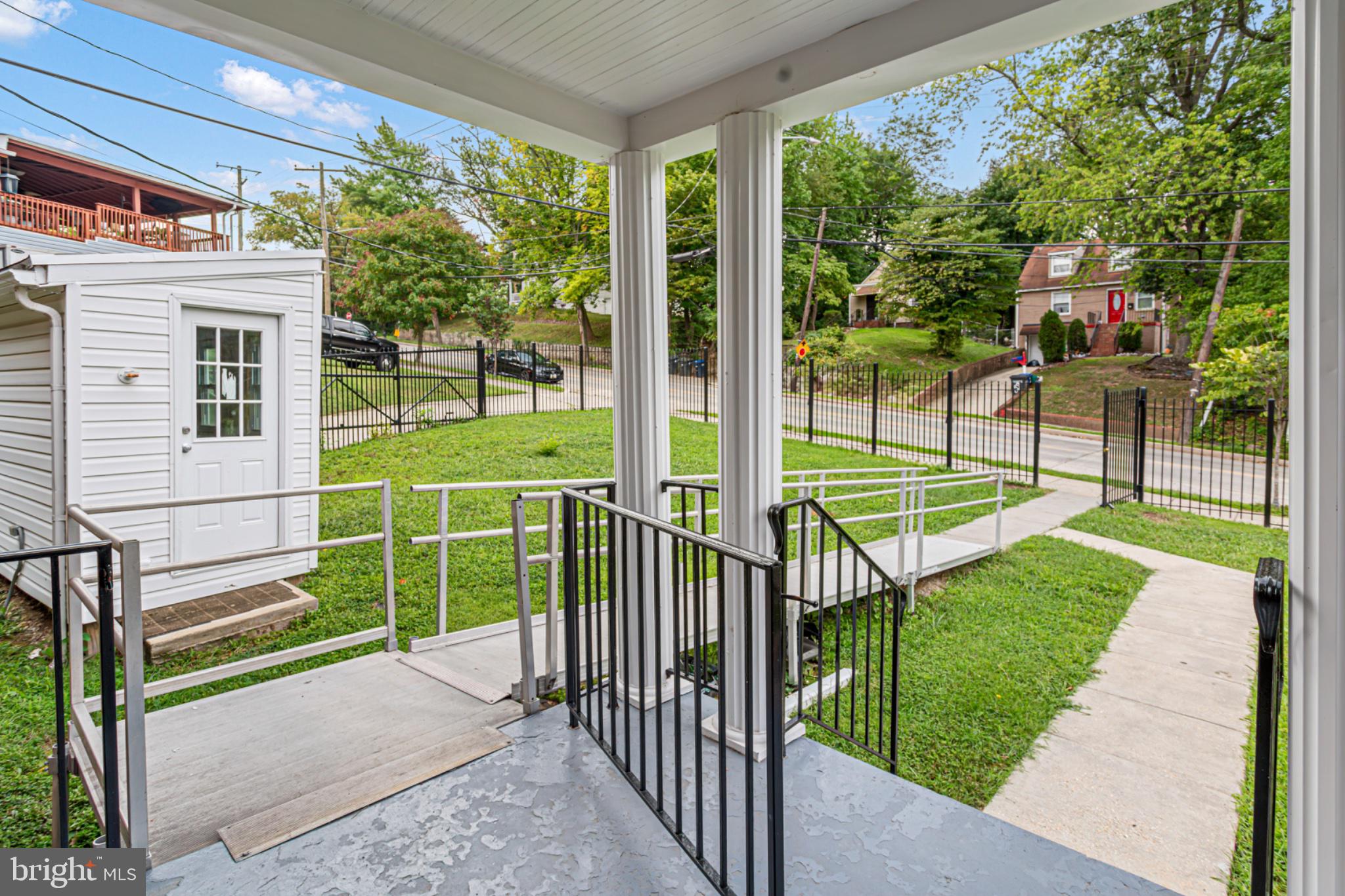 922 Ridge Rd, Washington, DC 20019 photo
