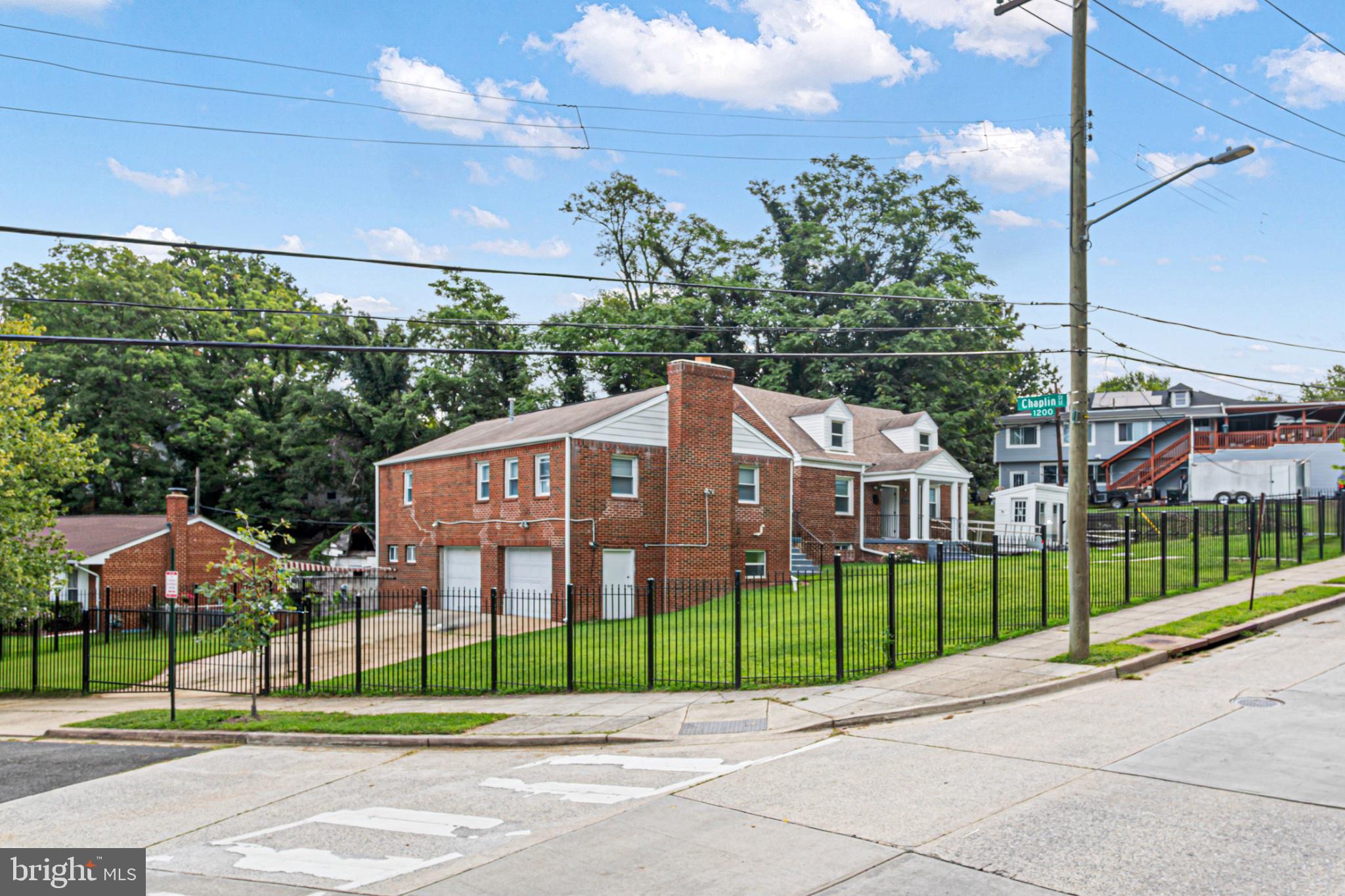 922 Ridge Rd, Washington, DC 20019 photo