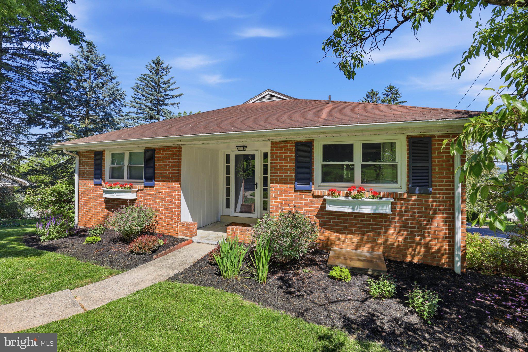 250 Maple St, Ephrata, PA 17522