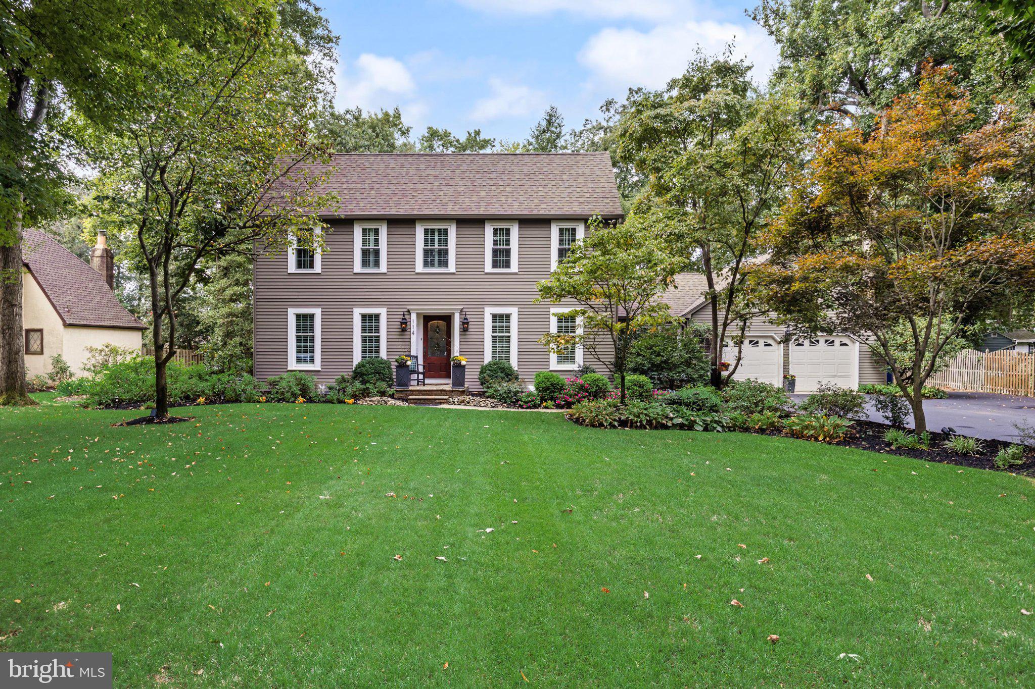 114 Laurel Ln, Mount Laurel, NJ 08054