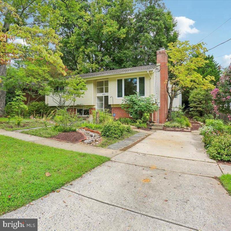 6511 Callander Dr, Bethesda, MD 20817