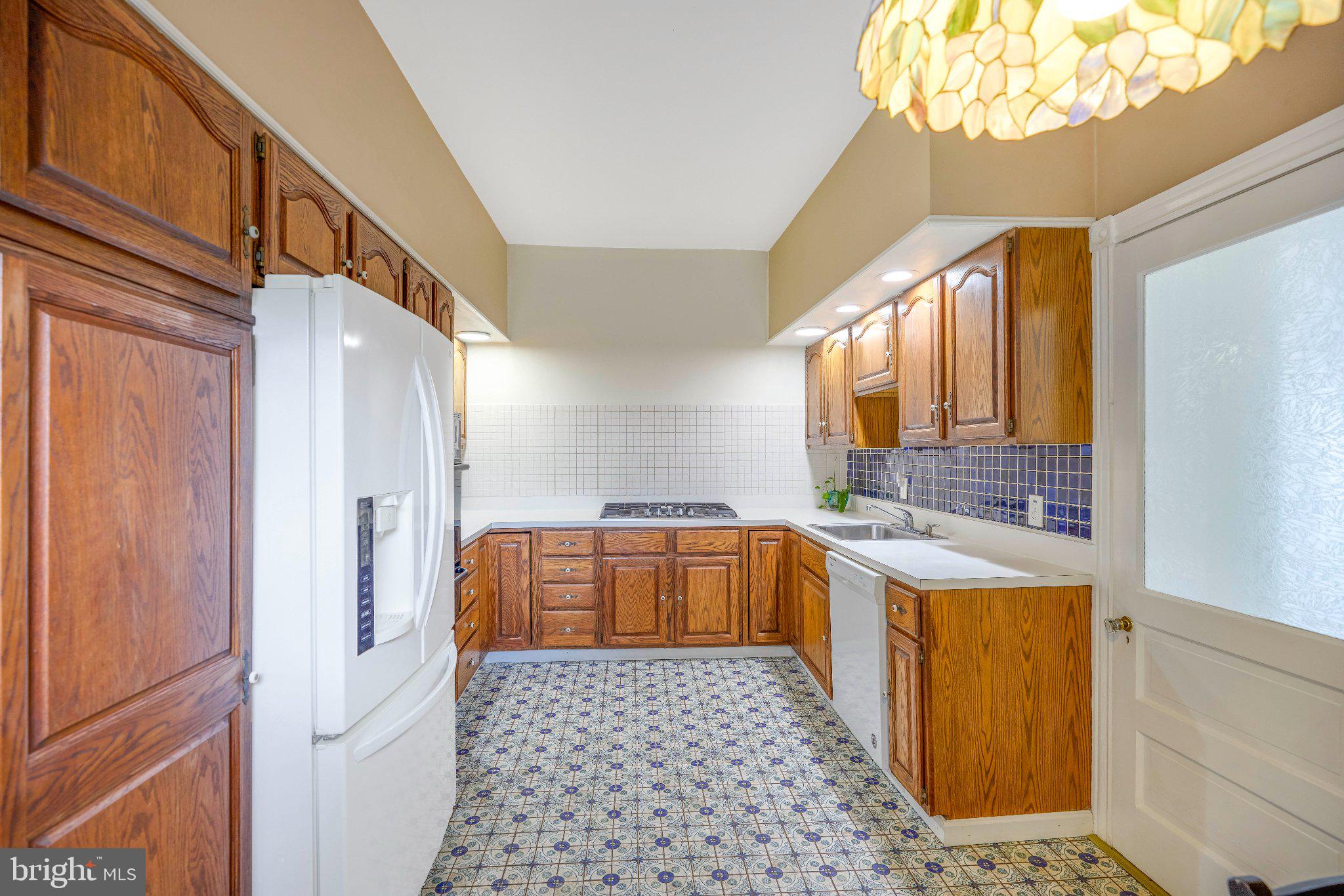 608 Washington Ln, Jenkintown, PA 19046