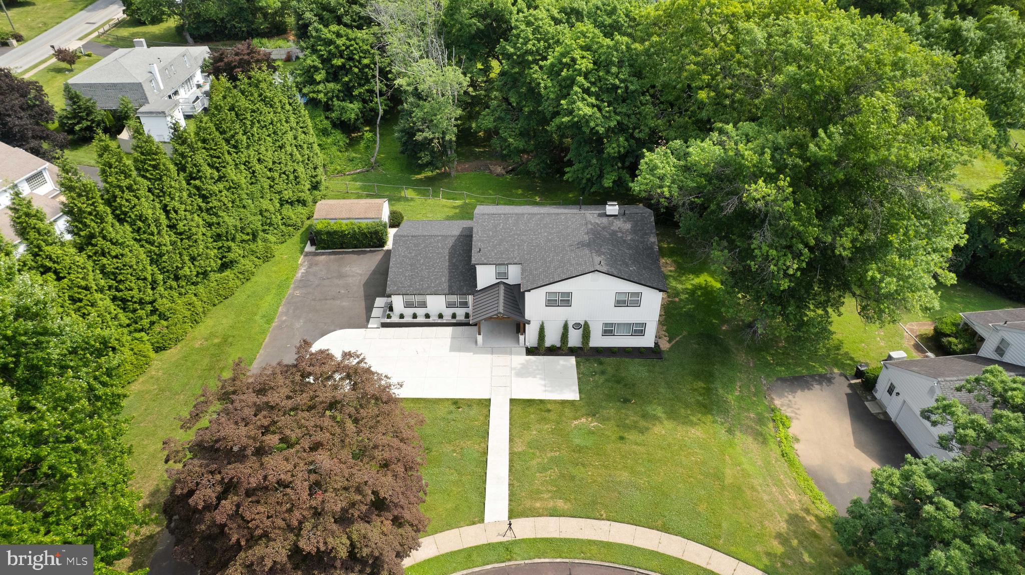 1269 Waller Dr, Huntingdon Valley, PA 19006 photo