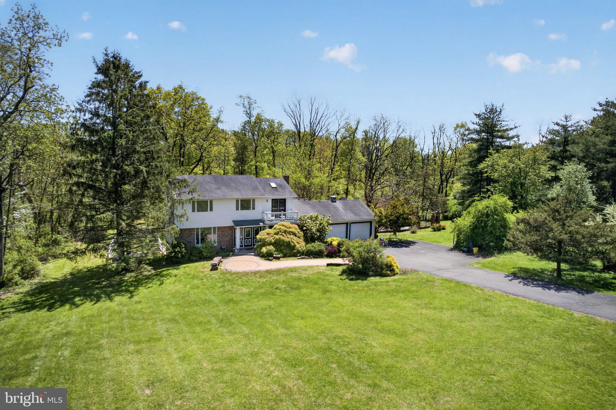 114 Featherbed Ln, Hopewell, NJ 08525
