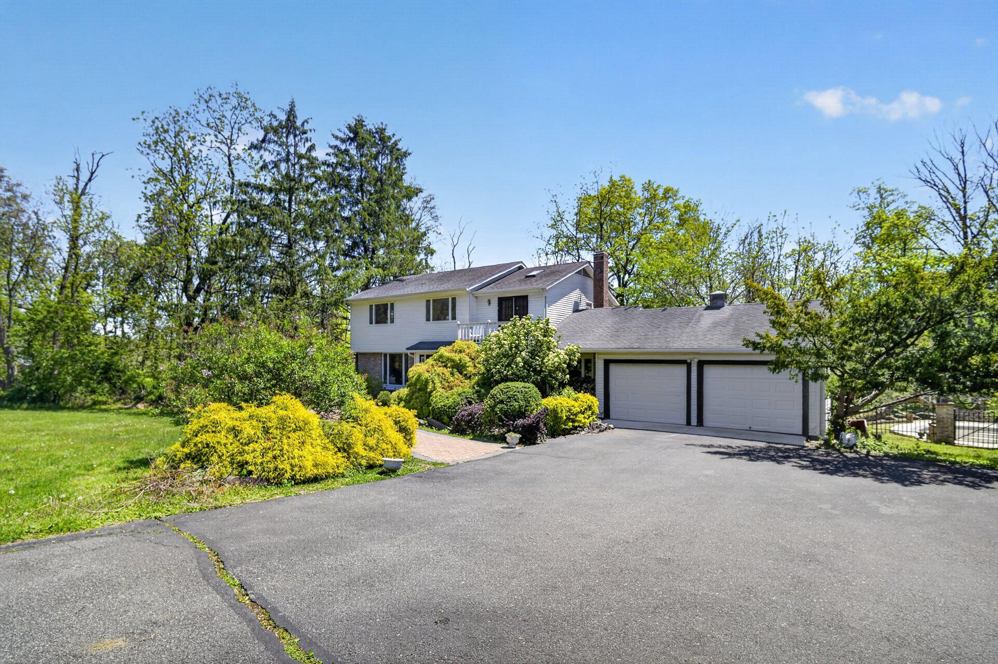 114 Featherbed Ln, Hopewell, NJ 08525 photo