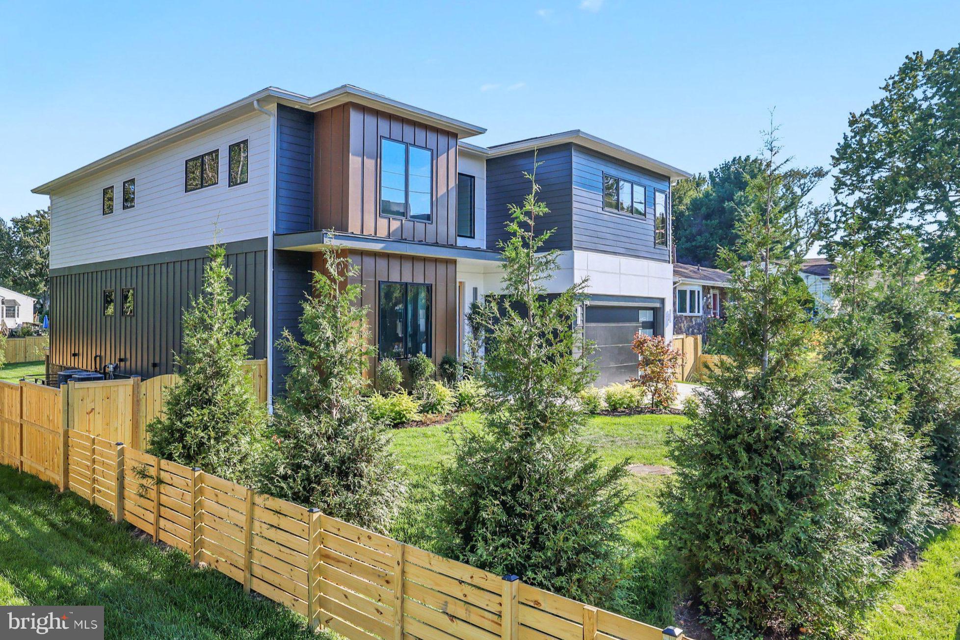 7421 Magarity Rd, Falls Church, VA 22043 photo