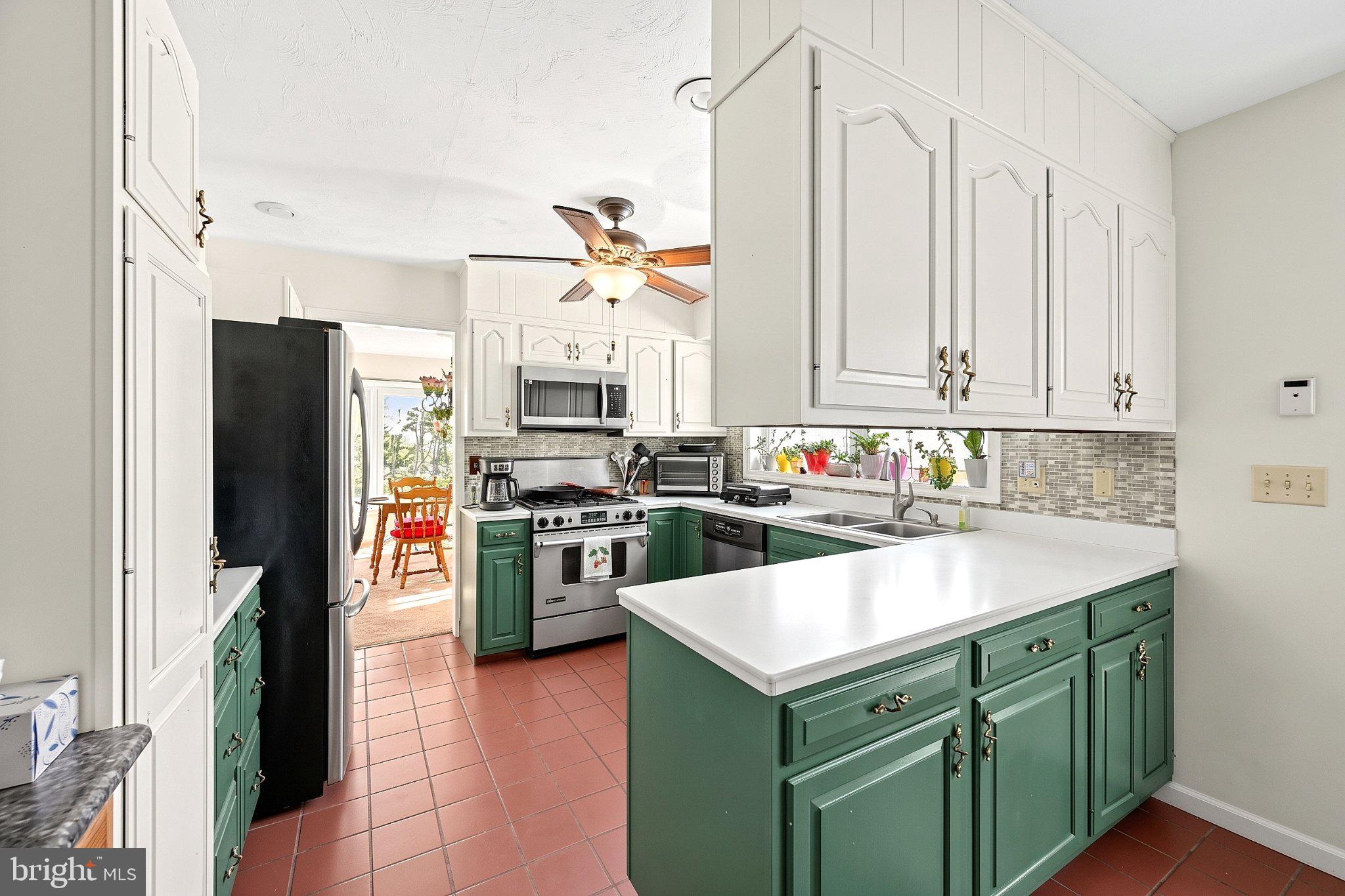 951 Porters Rd, Spring Grove, PA 17362 photo