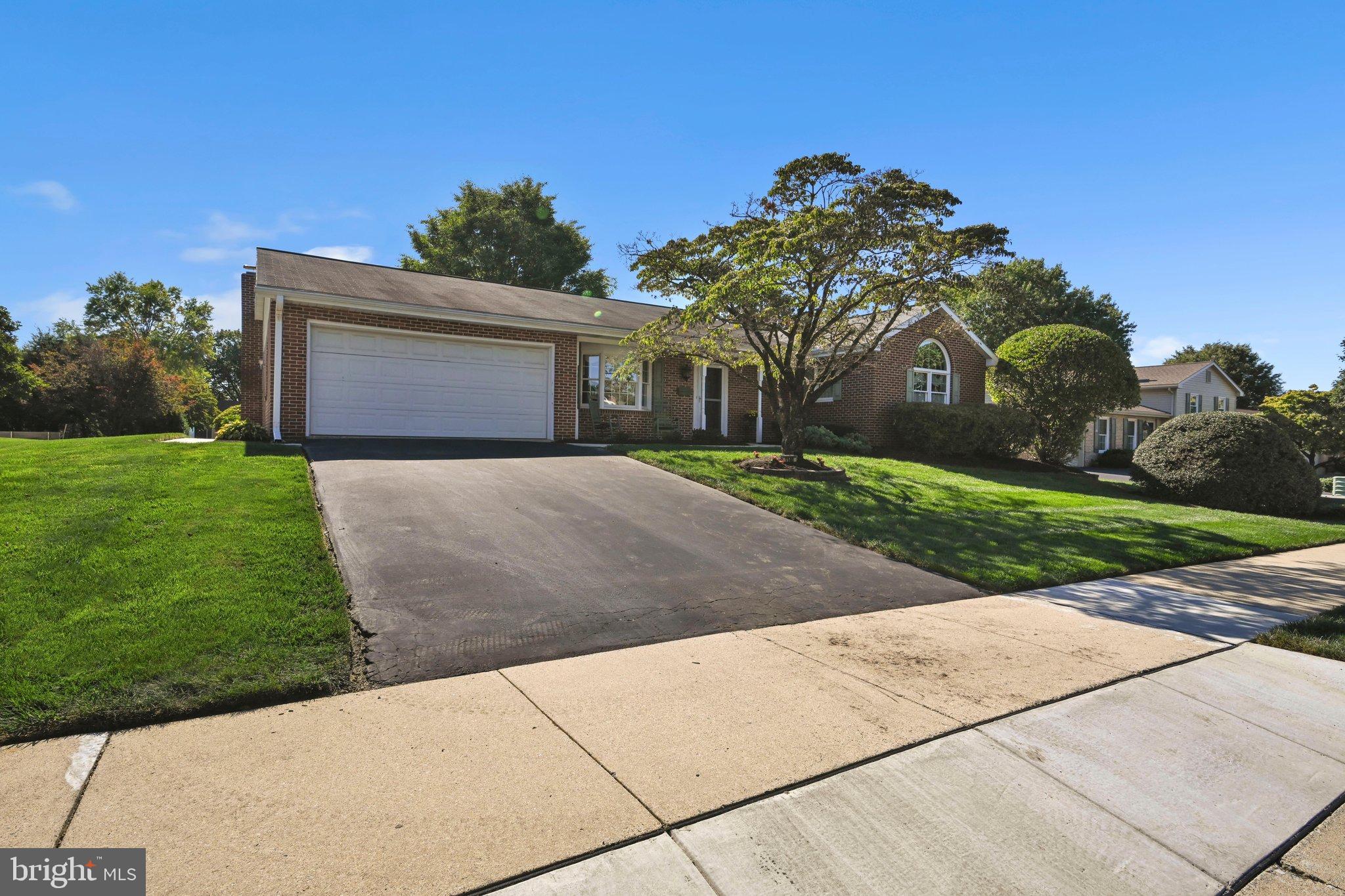 1140 Marie Ave, Ephrata, PA 17522 photo