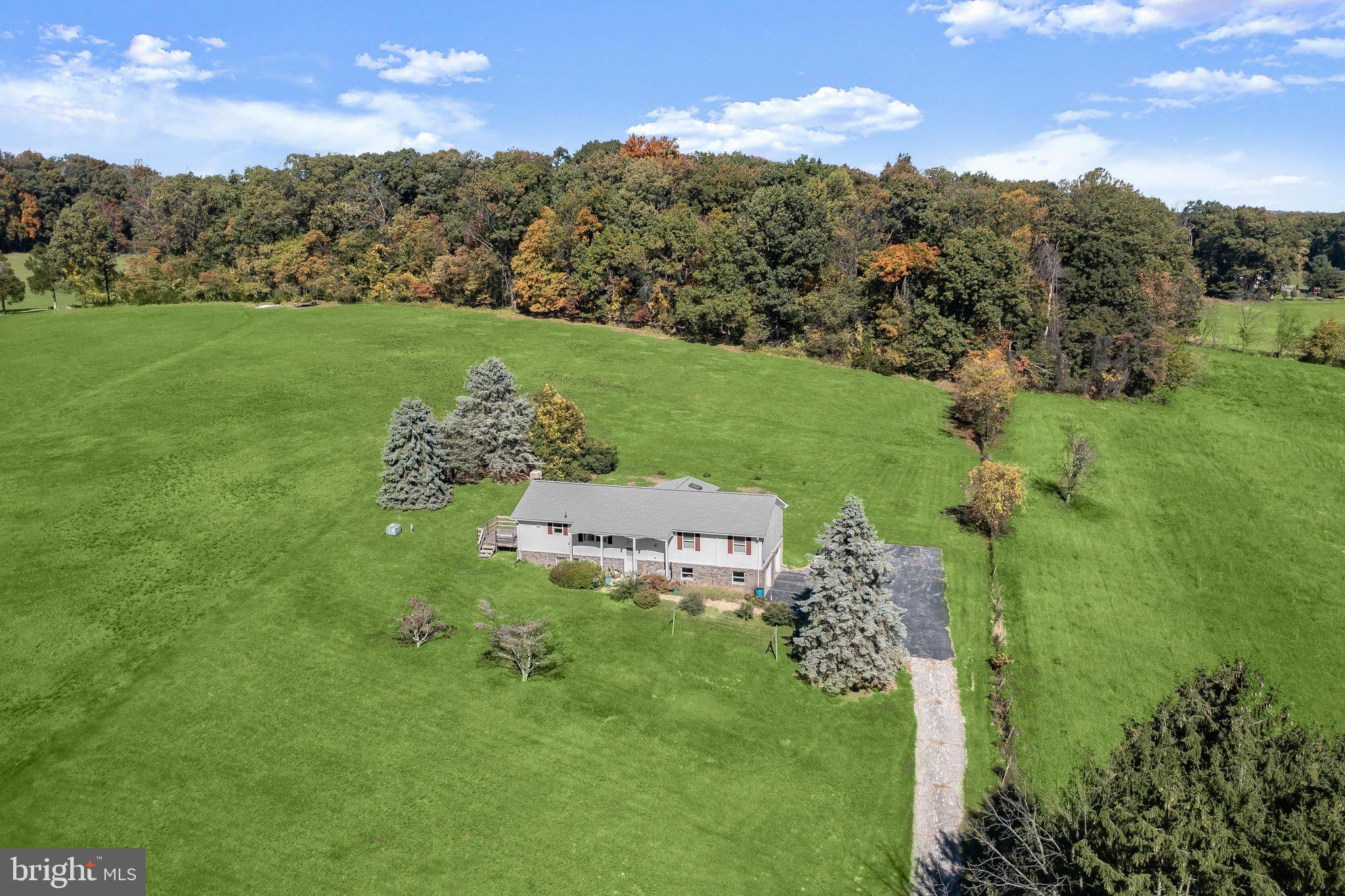 2434 Snydersburg Rd, Hampstead, MD 21074