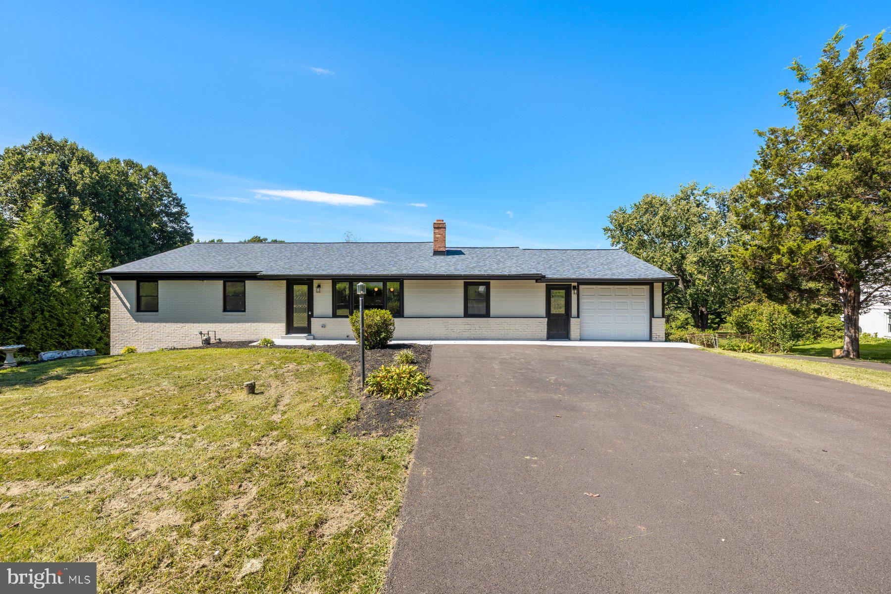 13132 Manor Dr, Mount Airy, MD 21771