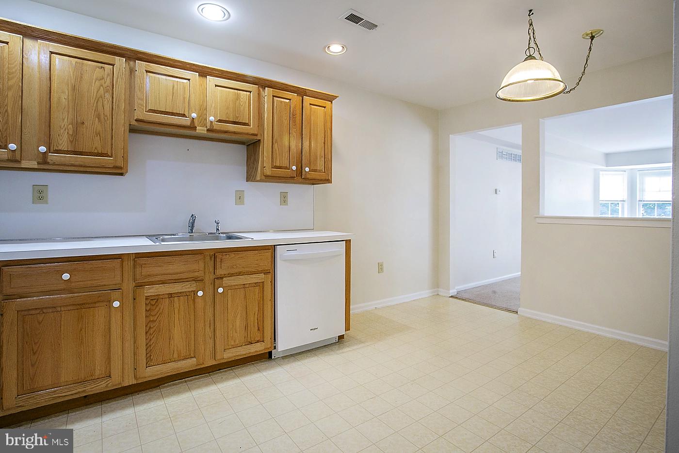 89 Forrest Ct, Royersford, PA 19468 photo