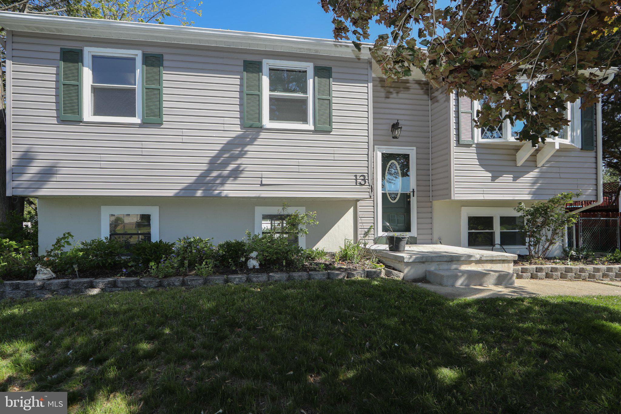 13 Spring Hollow Dr, Sicklerville, NJ 08081 photo