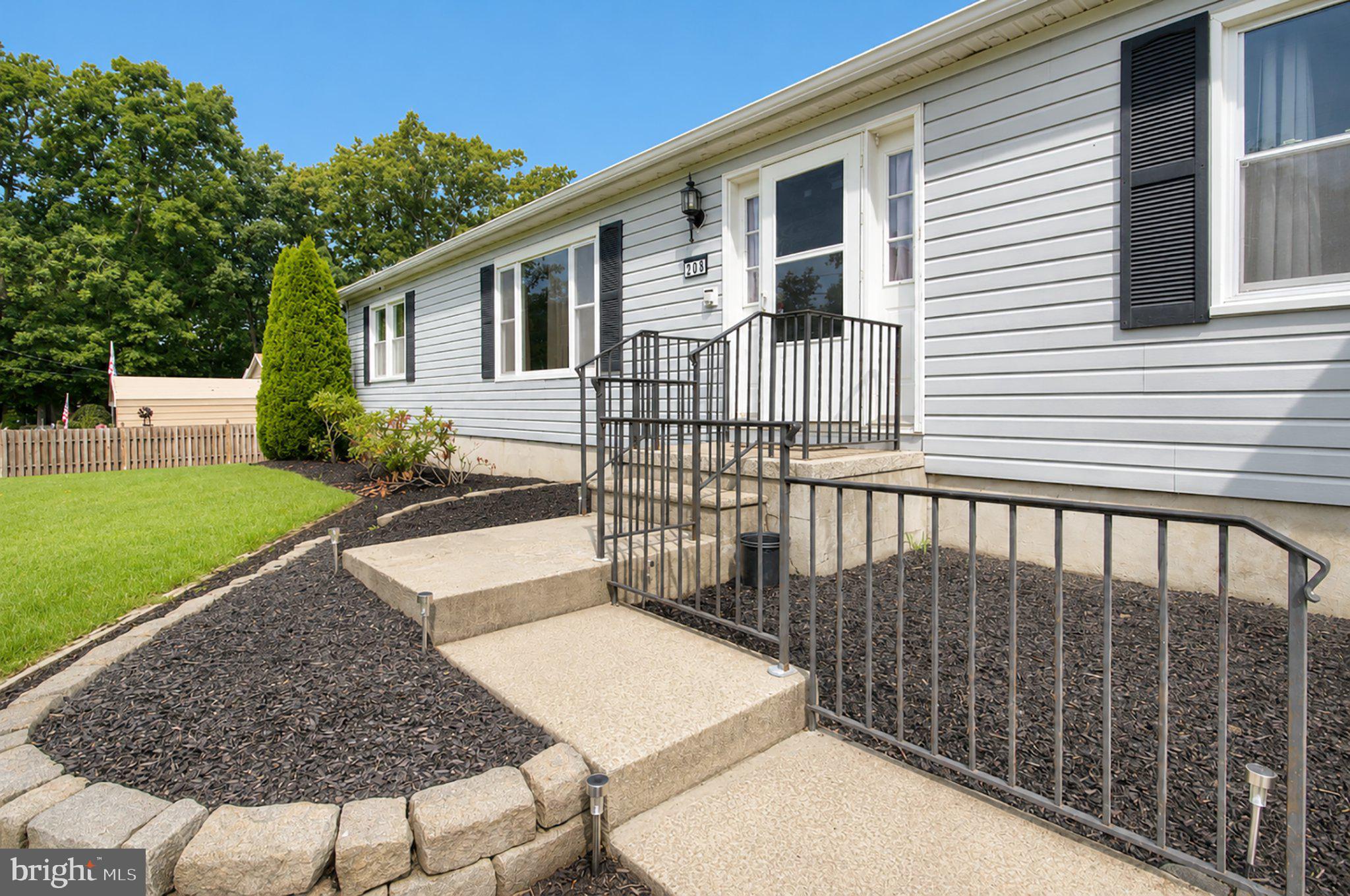 208 Arctic Ave, Minotola, NJ 08341