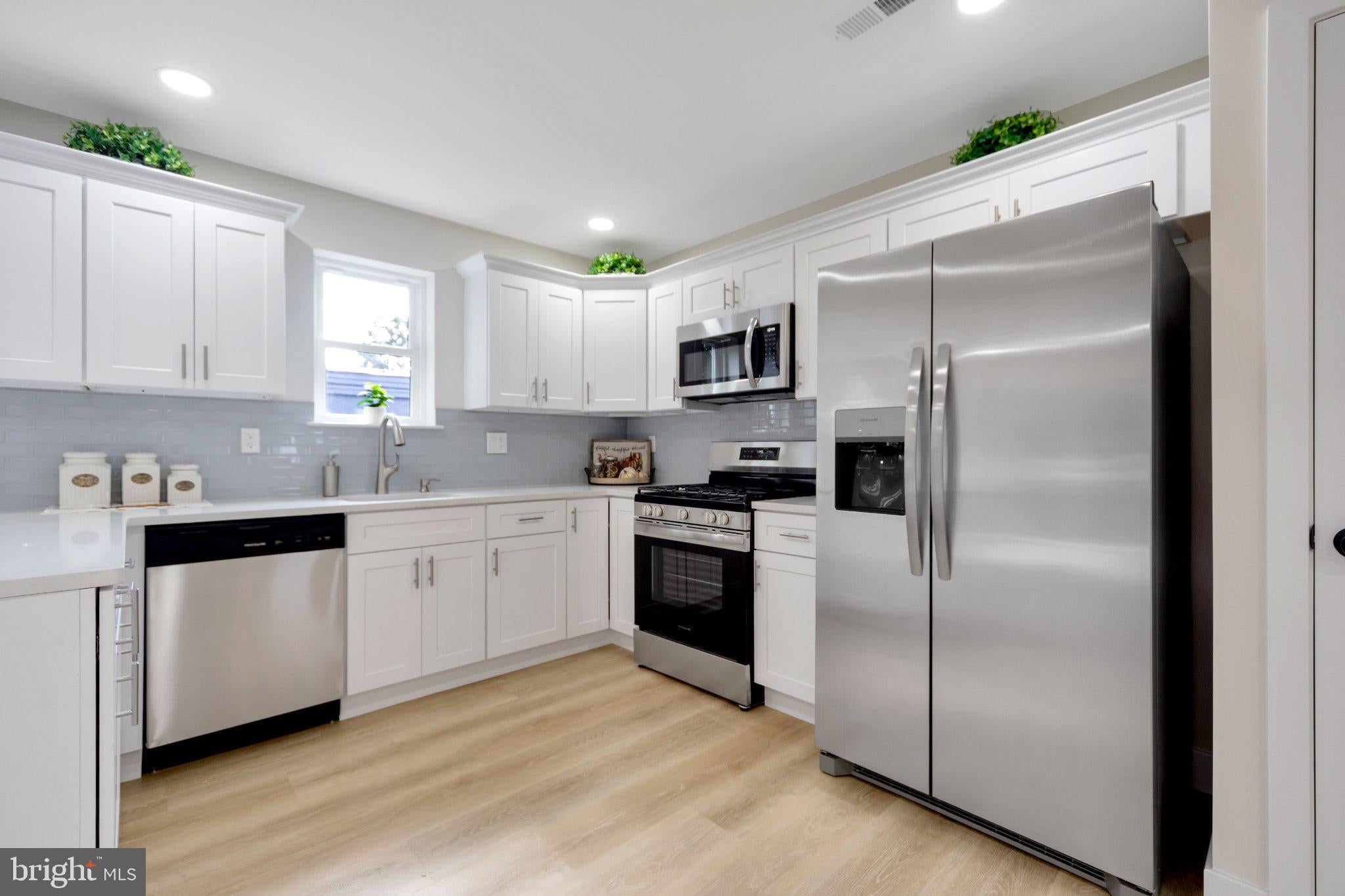 325 Larch Ave, West Berlin, NJ 08091 photo