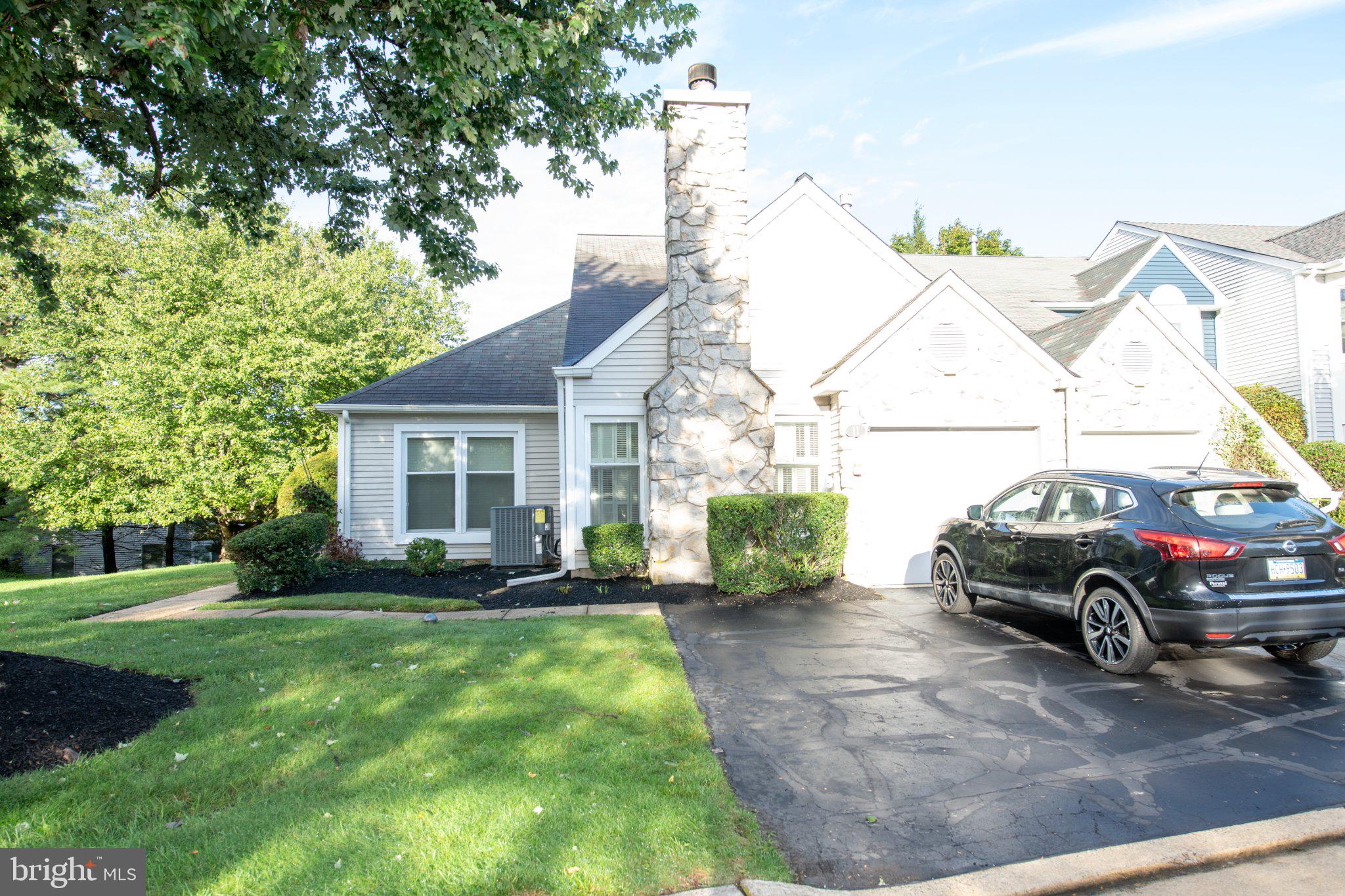 11 Gaylord Ct, Newtown, PA 18940 photo
