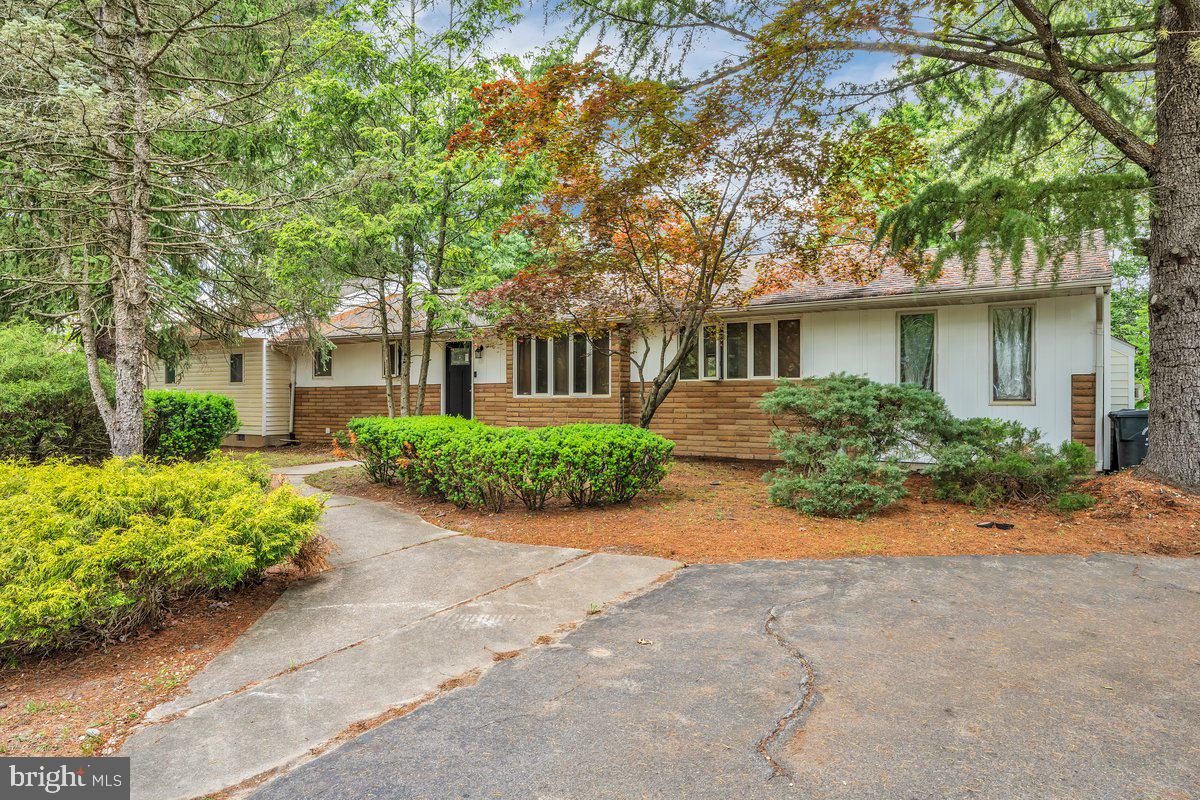 3 Southgate Dr, Voorhees, NJ 08043
