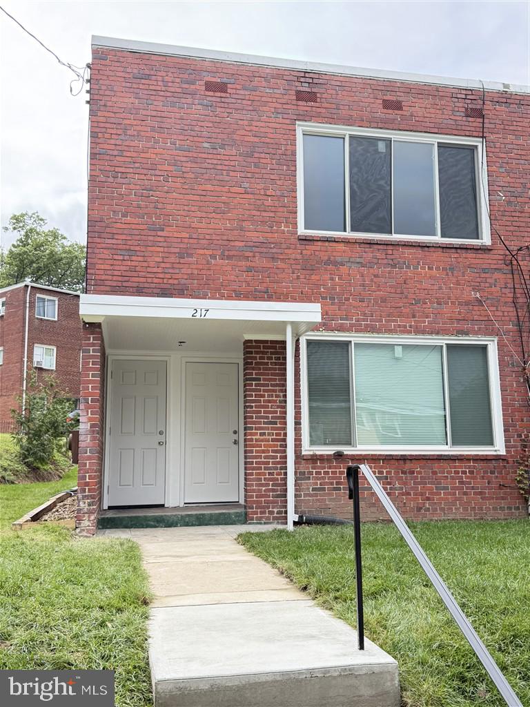 217 Webster St, Washington, DC 20011