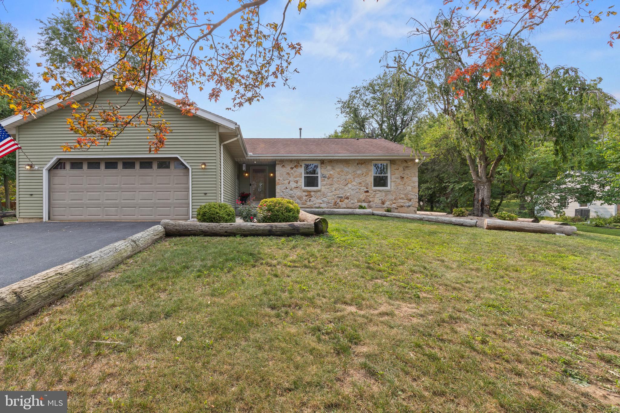 223 Pineview Dr, Palmyra, PA 17078 photo