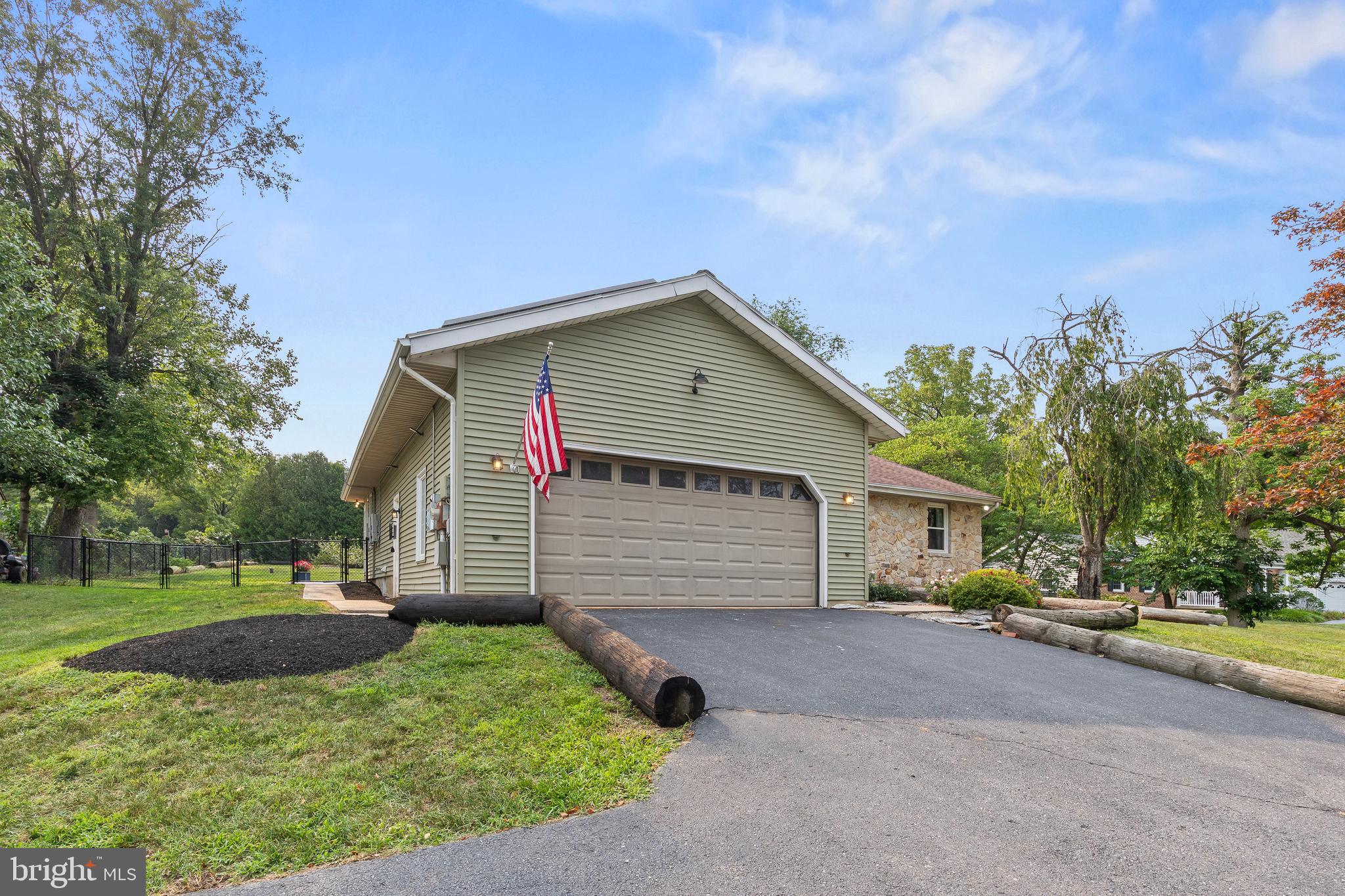 223 Pineview Dr, Palmyra, PA 17078 photo