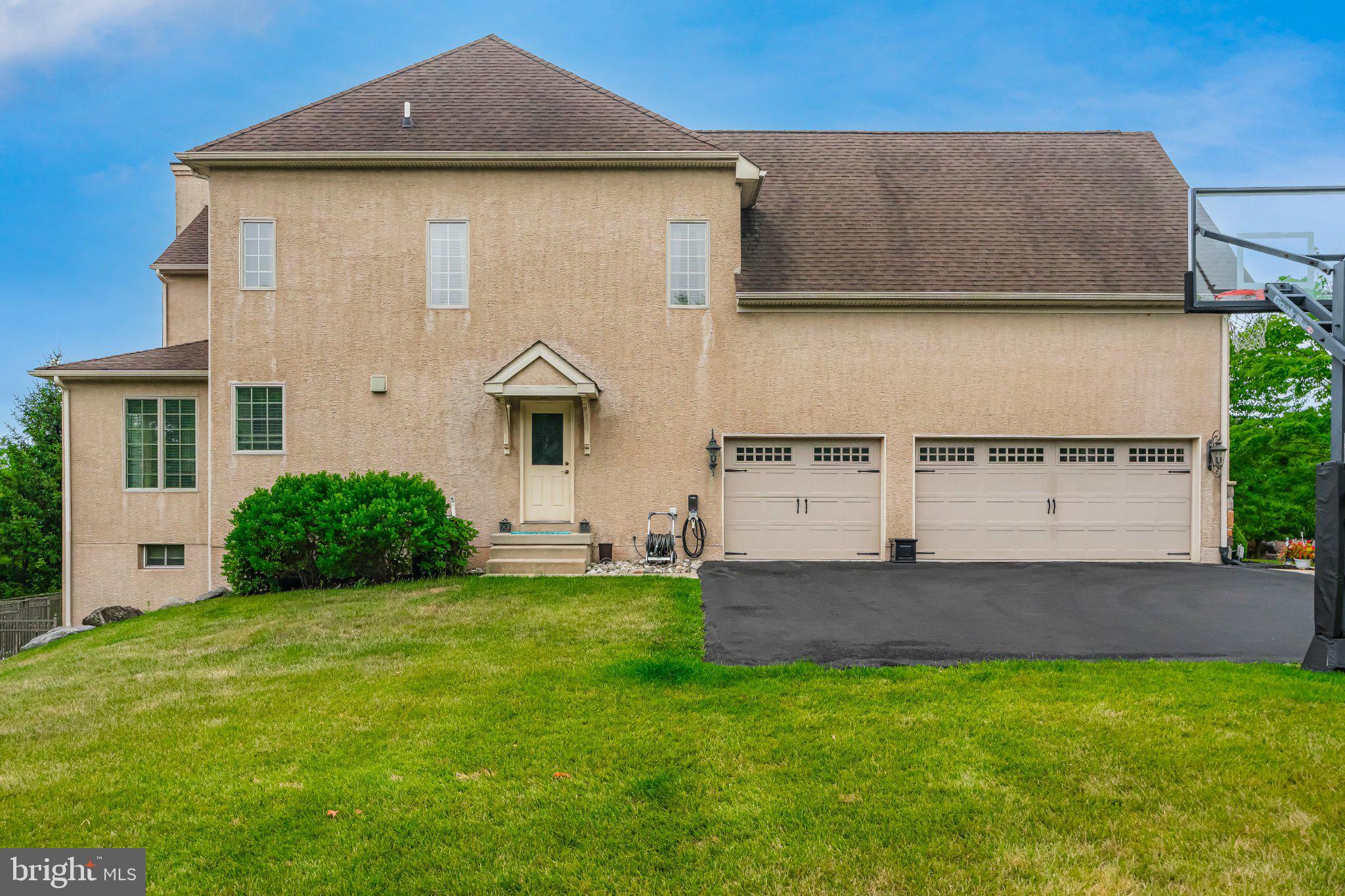 587 Woodview Ln, Harleysville, PA 19438 photo