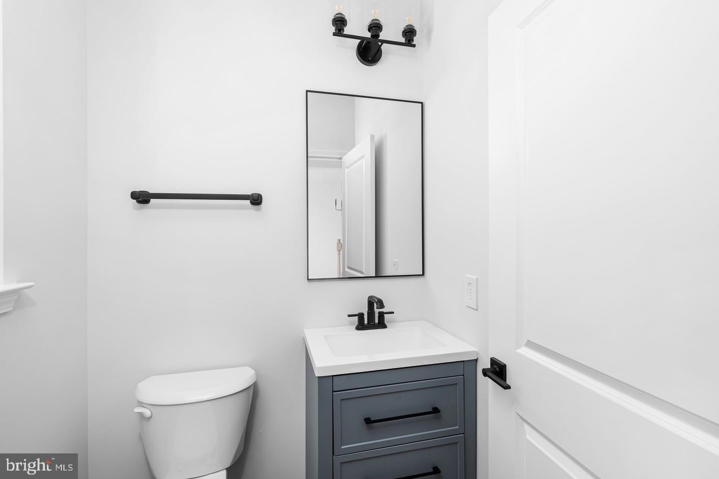 262 Mcadoo Ave, Hampton, NJ 08619 photo