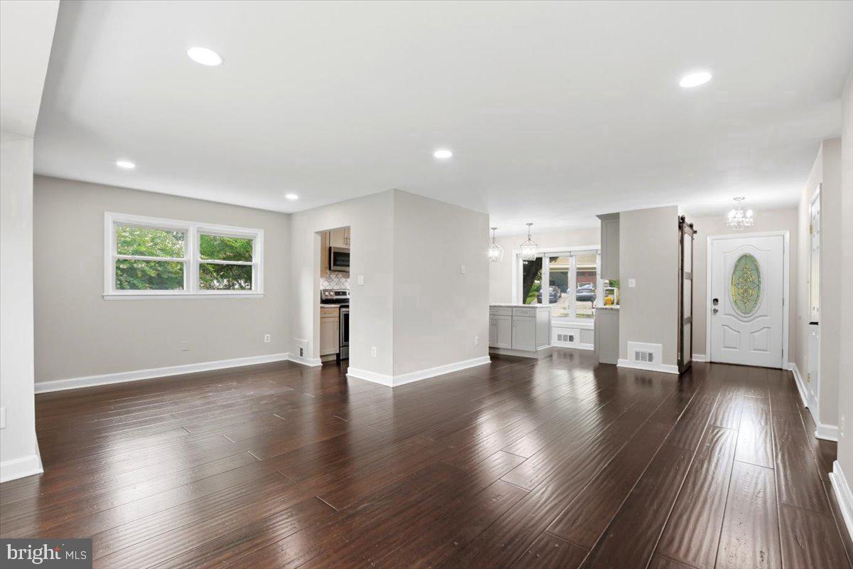 131 Casmar St, Vienna, VA 22180 photo