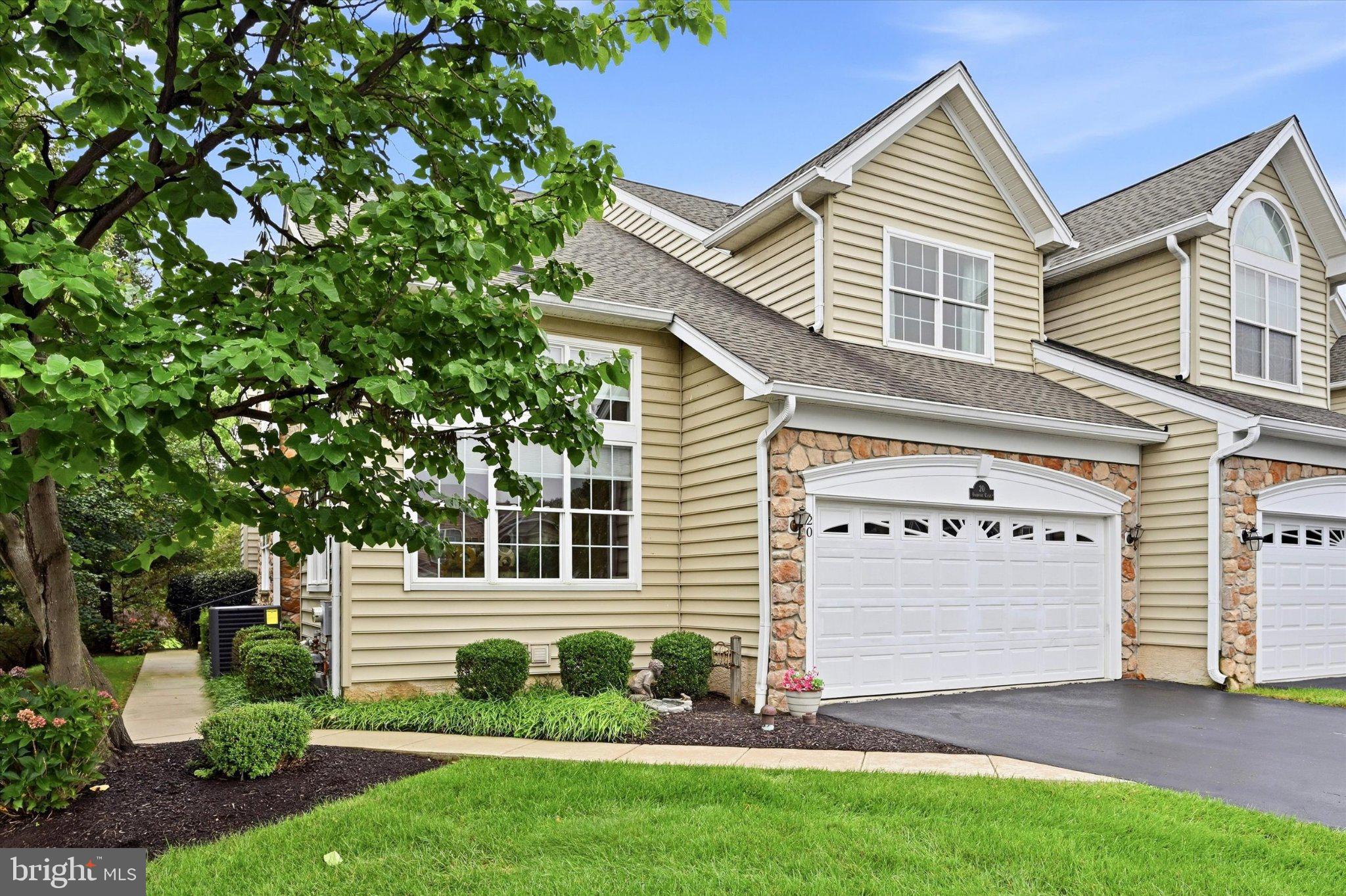20 Oakbrook Ct, Malvern, PA 19355