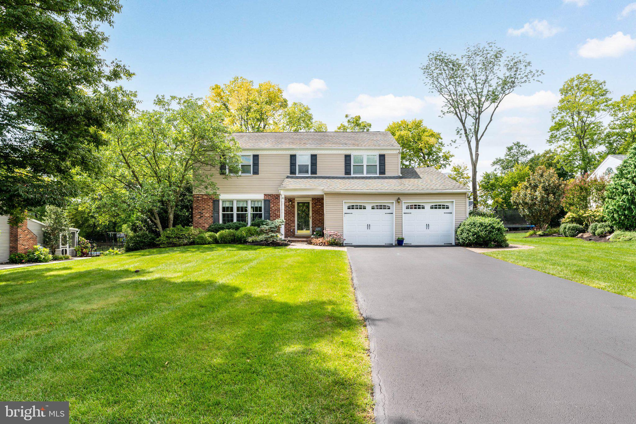 4 Woodstock Cir, Collegeville, PA 19426