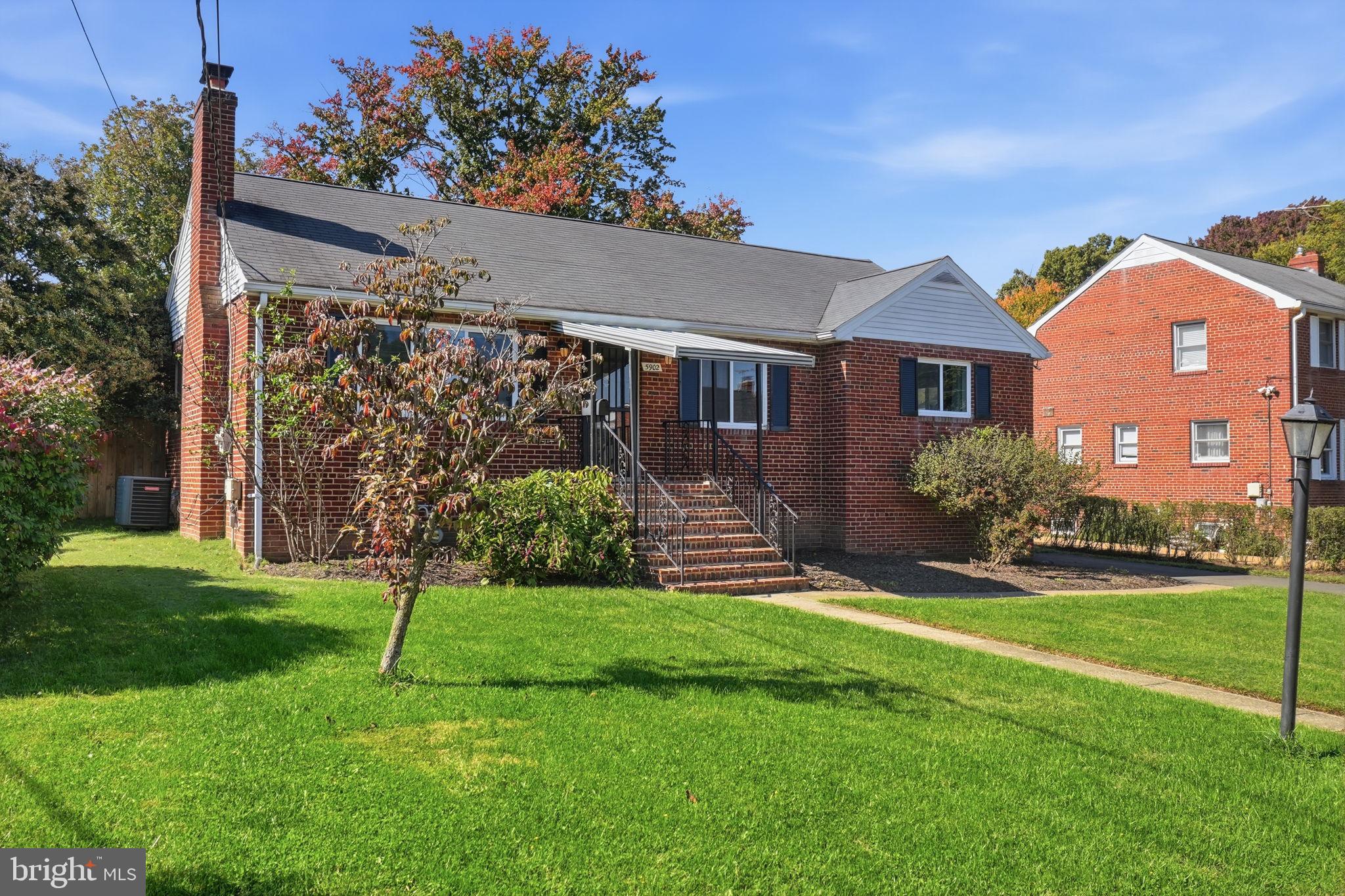 5902 Erving St, Springfield, VA 22150 photo