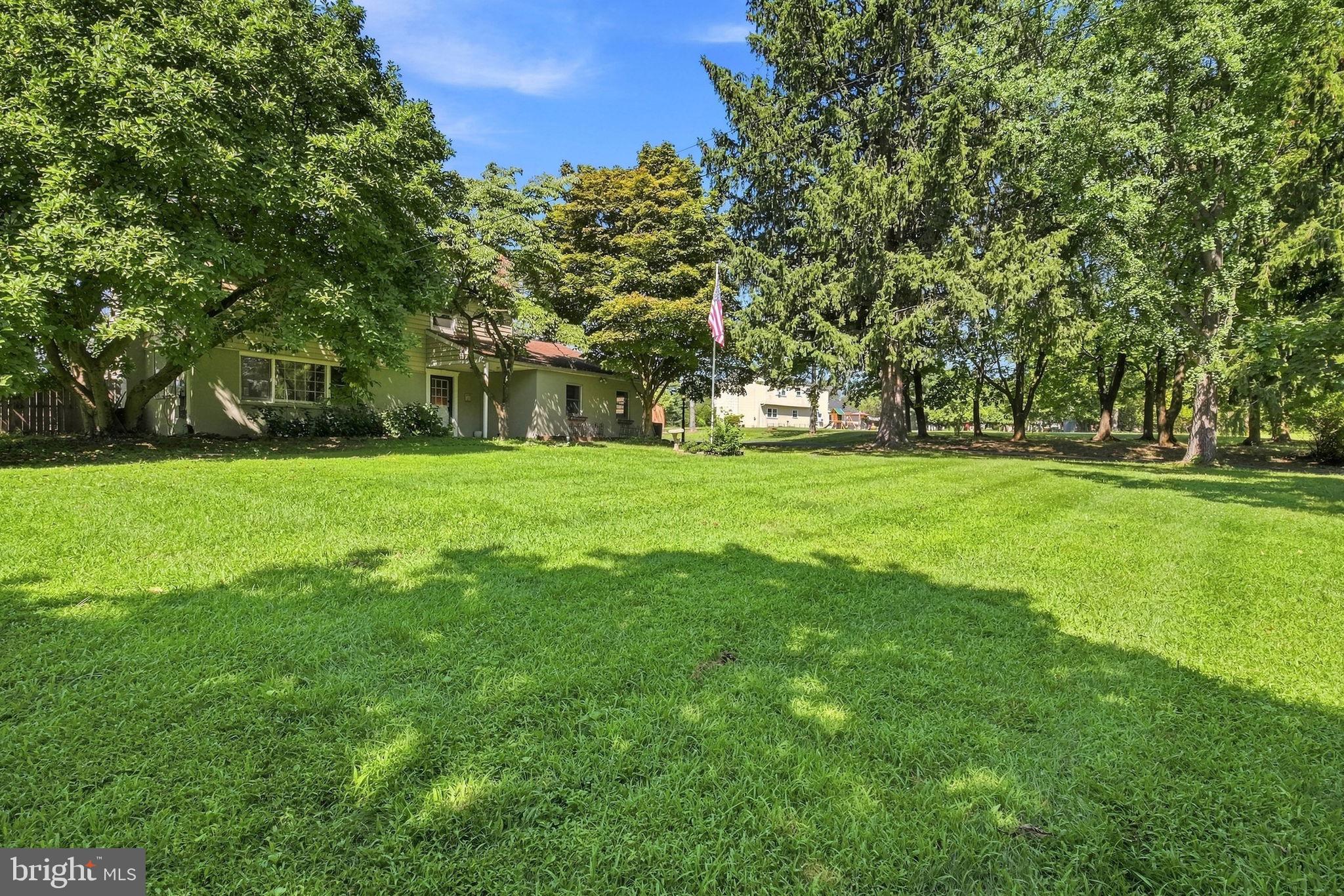 404 Hilltown Pike, Line Lexington, PA 18932 photo