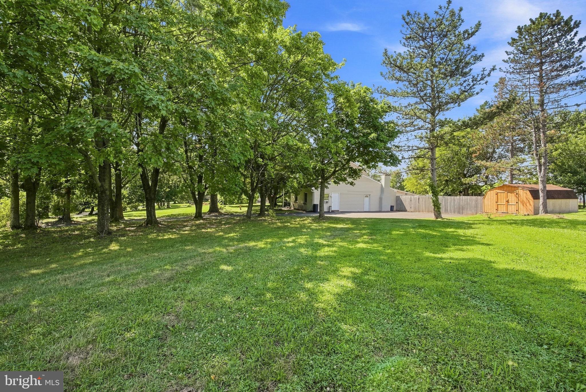 404 Hilltown Pike, Line Lexington, PA 18932 photo