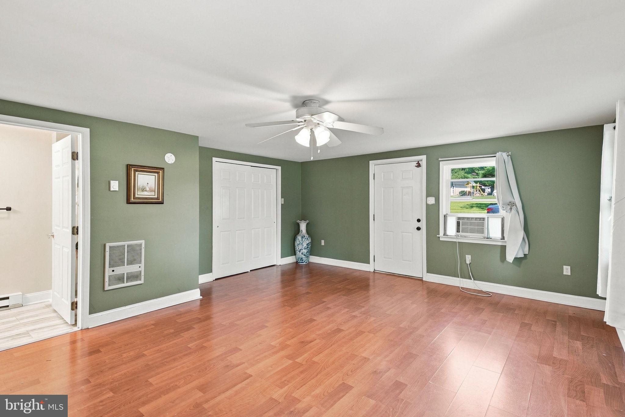404 Hilltown Pike, Line Lexington, PA 18932 photo