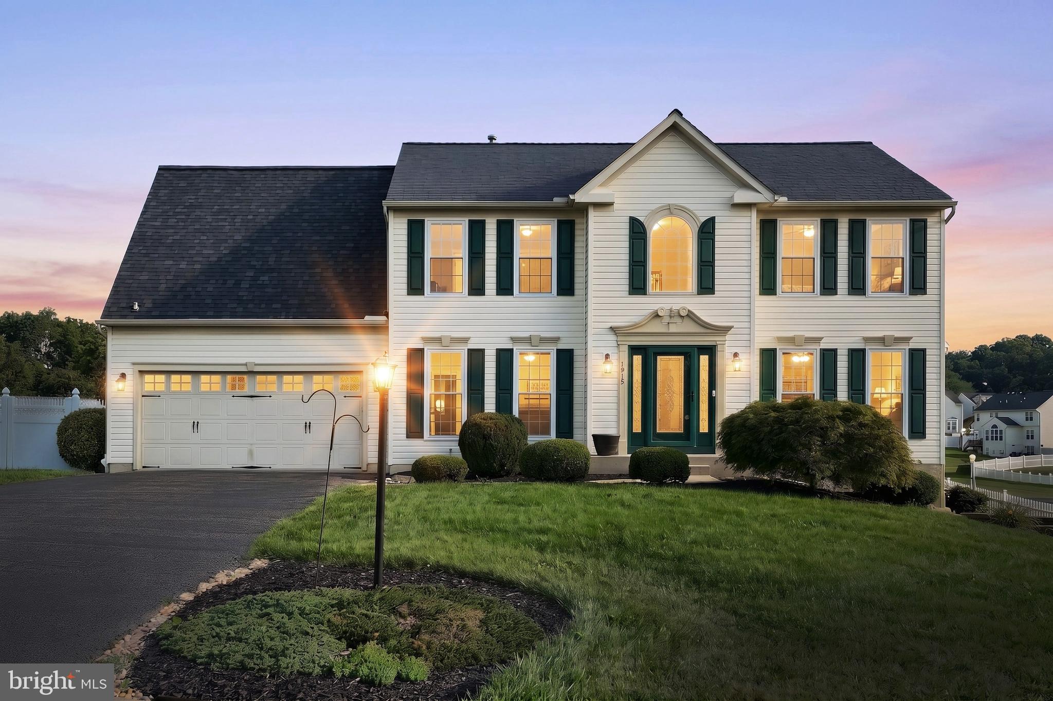 1915 Oak Hills Dr, Hanover, PA 17331