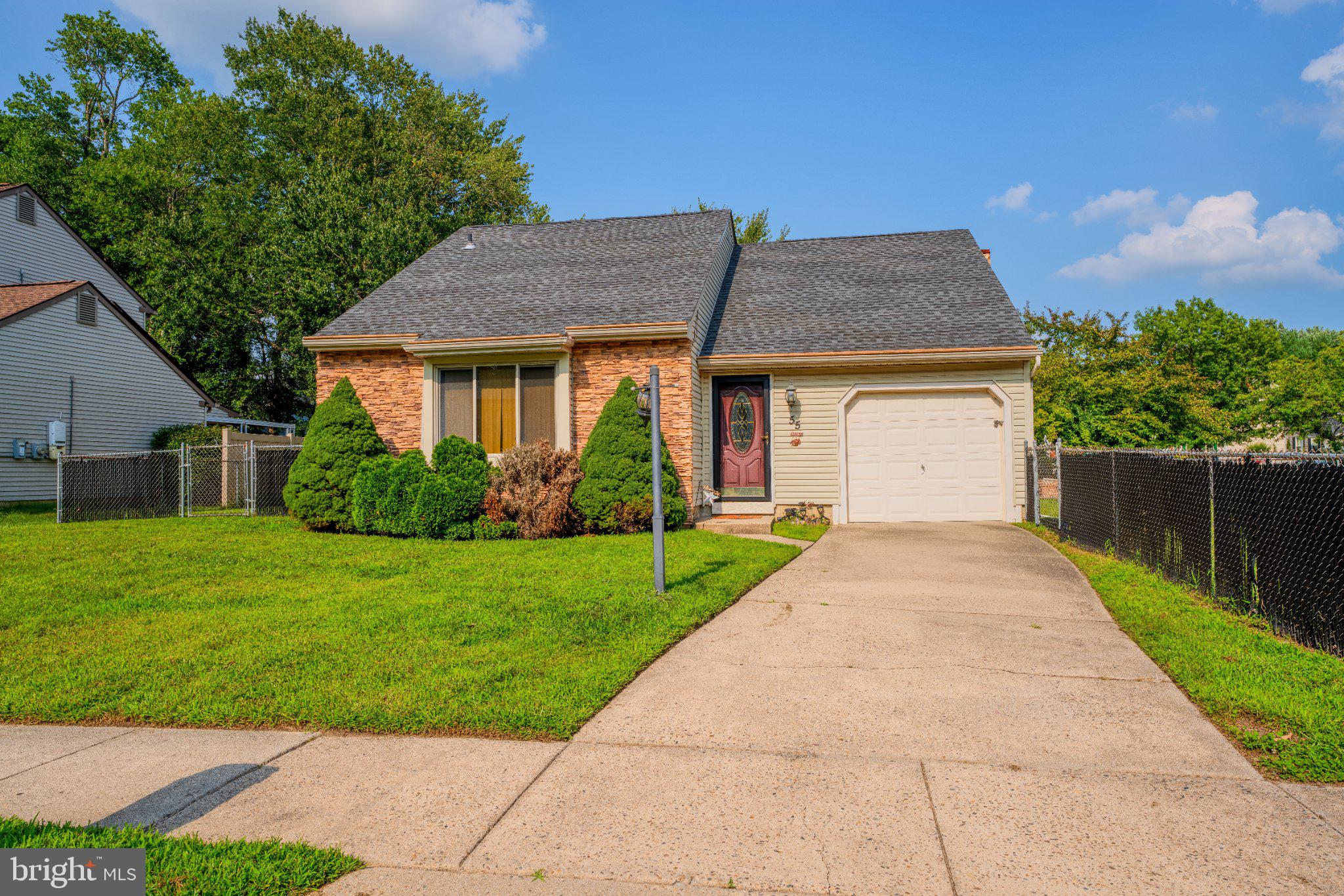 55 Oak Forest Dr, Sicklerville, NJ 08081