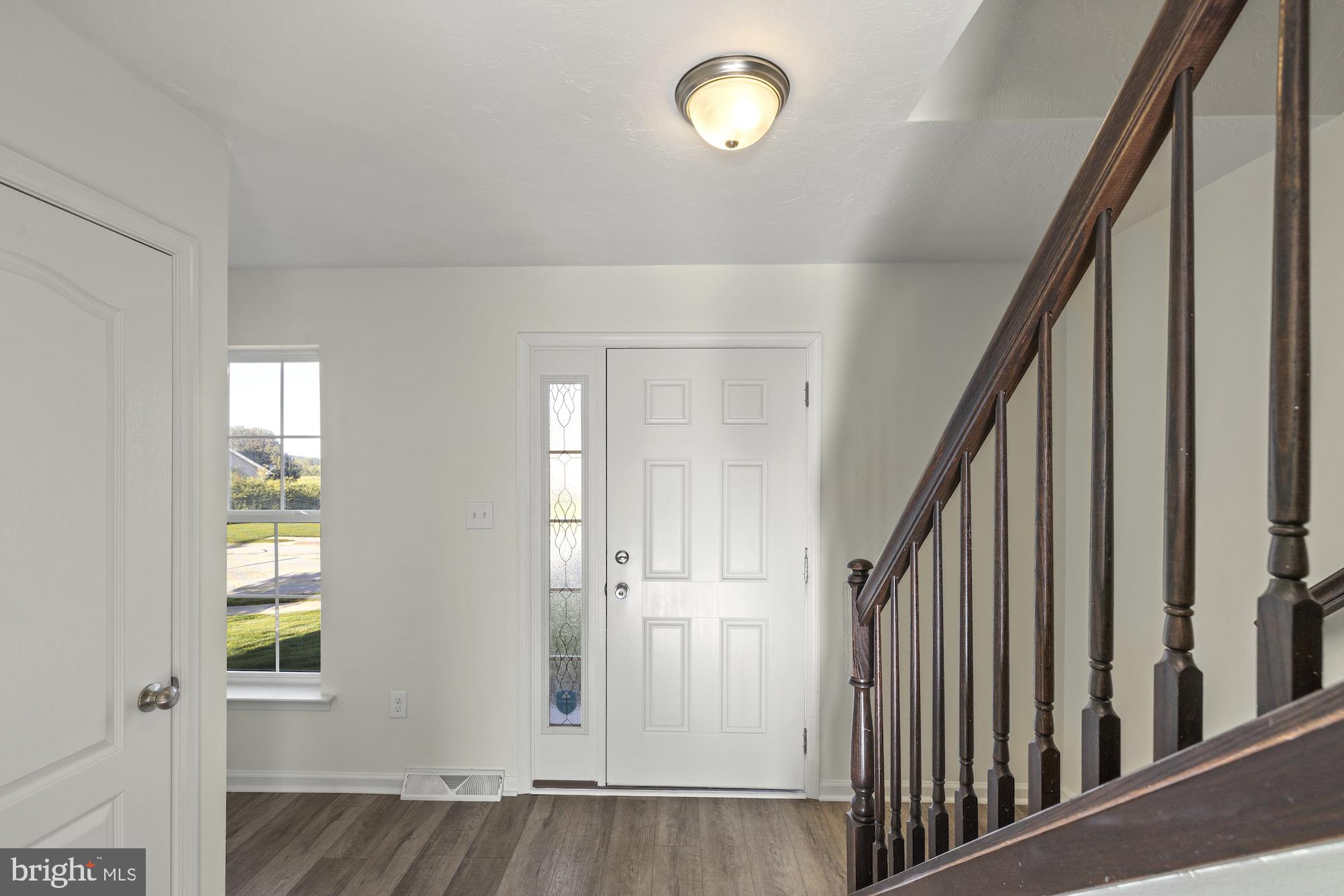 320 Friendly Dr, Hanover, PA 17331 photo
