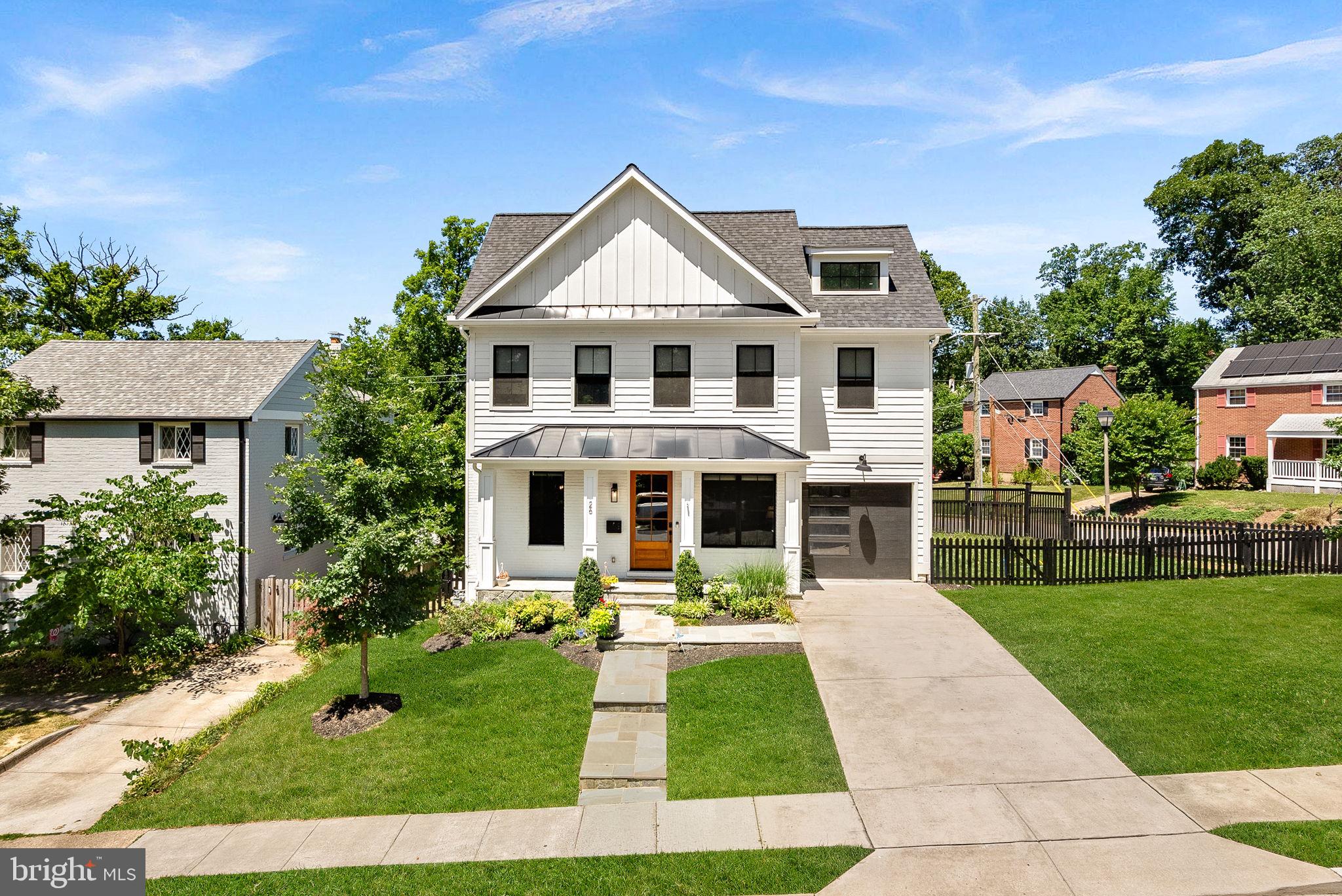 26 Park Dr, Arlington, VA 22204