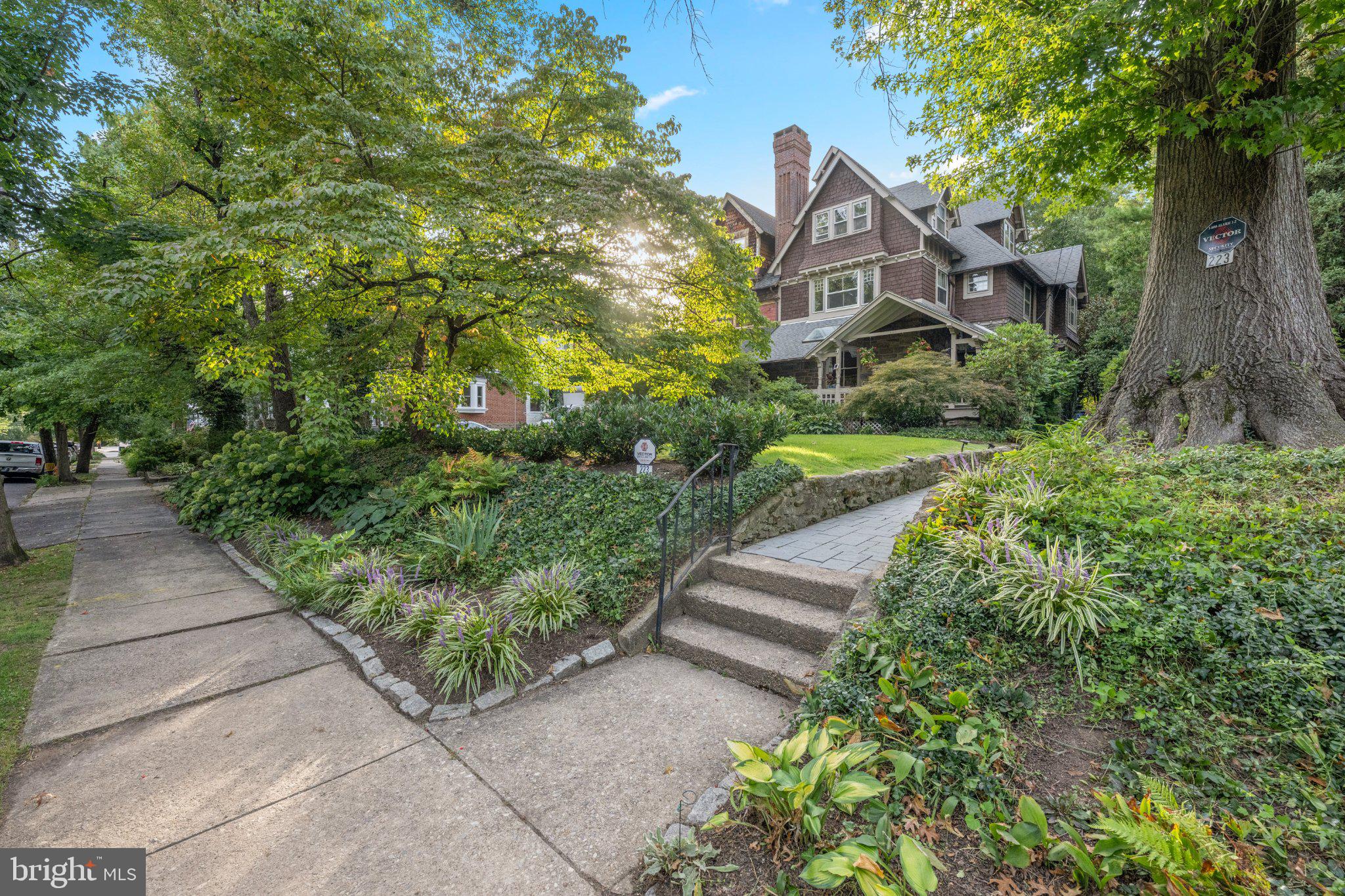 223 Gowen Ave, Philadelphia, PA 19119