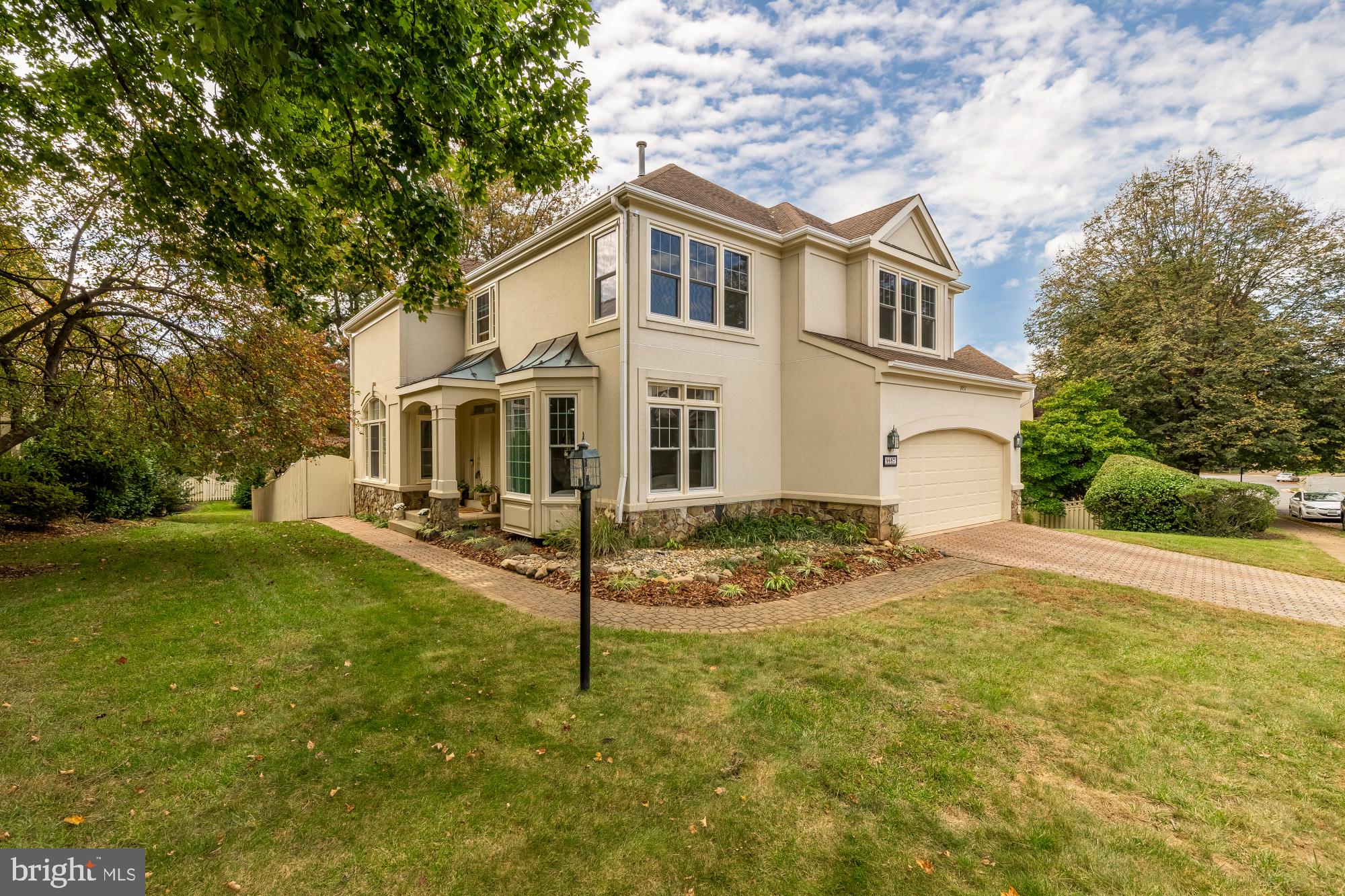 9957 Leamoore Ln, Vienna, VA 22181