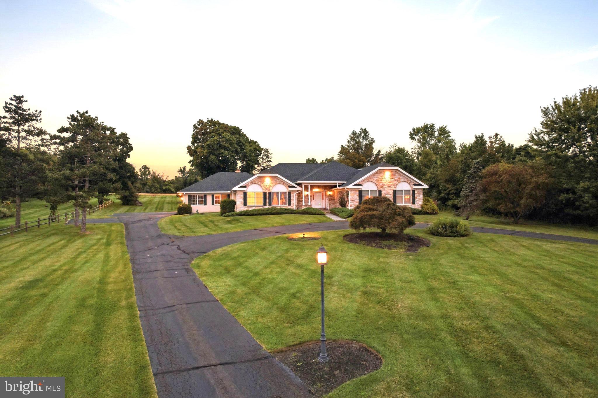 225 Grove Valley Ct, Chalfont, PA 18914