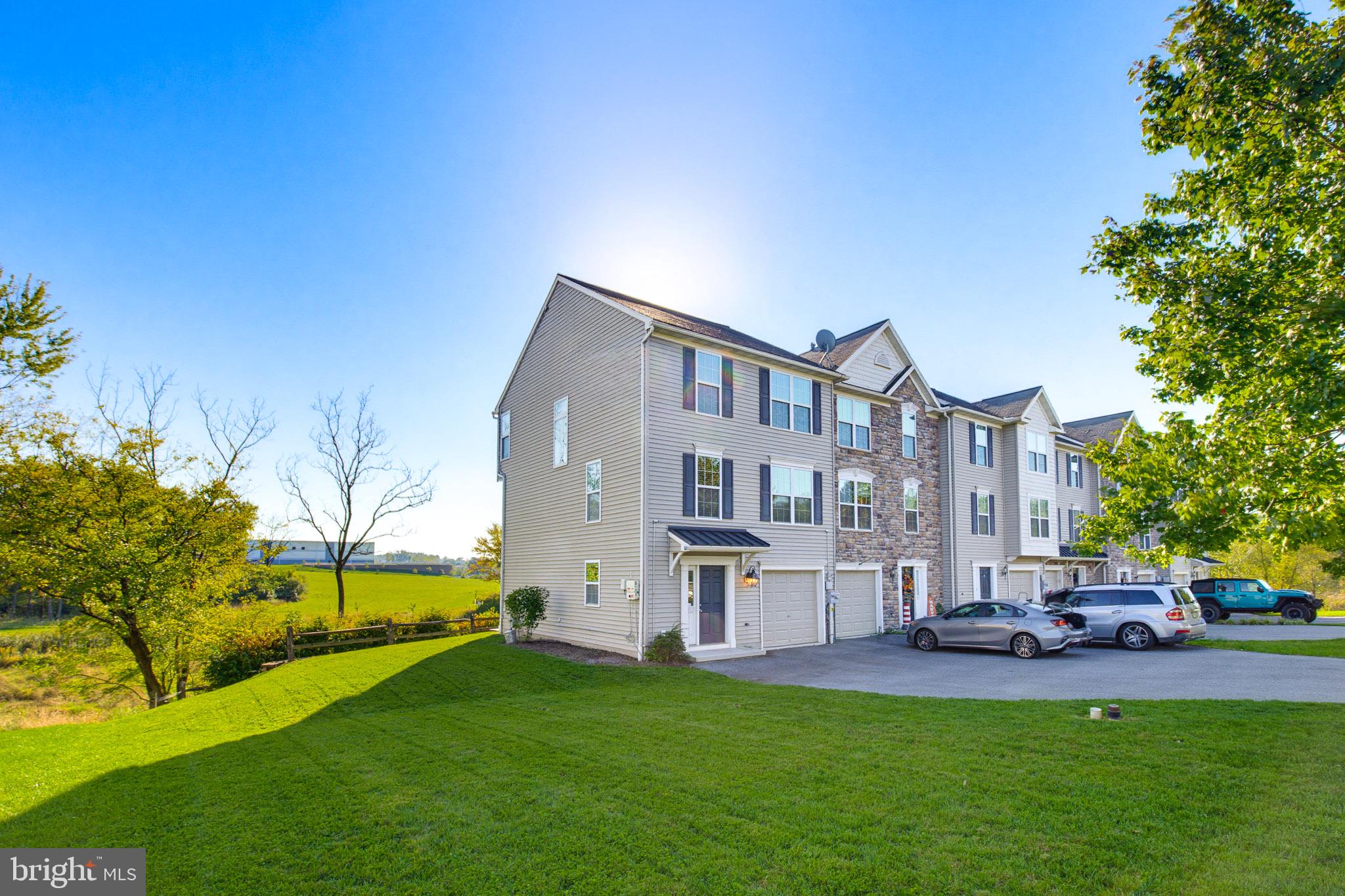 113 Ironwood Ct, Denver, PA 17517 photo
