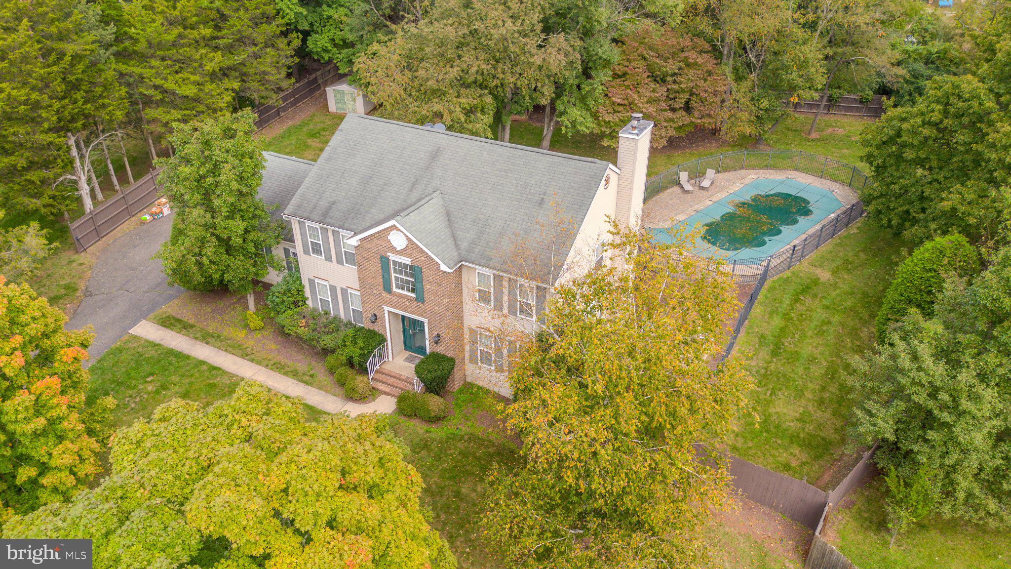 6 Fountain Dr, Somerset, NJ 08873