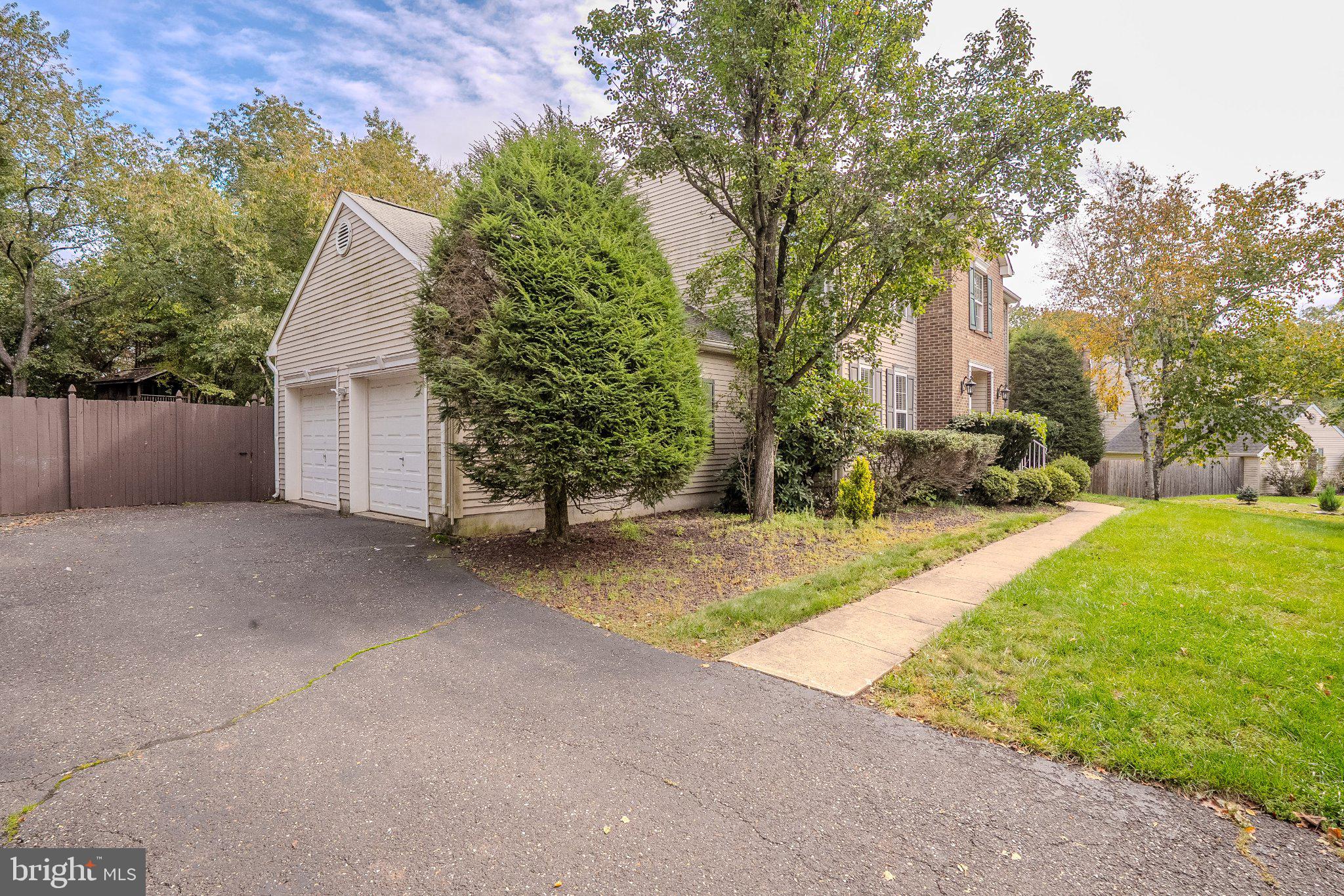 6 Fountain Dr, Somerset, NJ 08873 photo